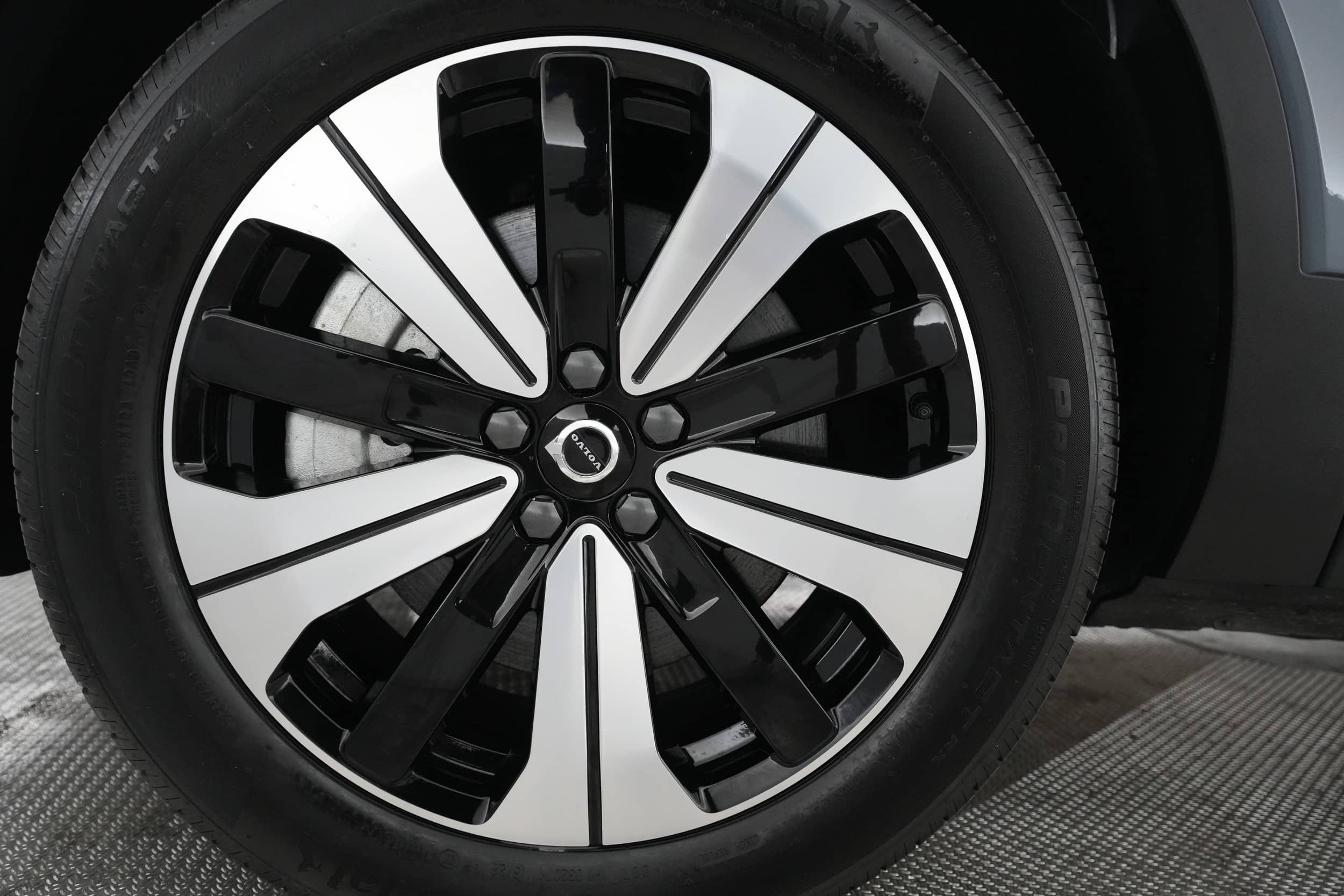 EverCars Co. vehicle image 15 for Volvo XC40 Recharge -  Twin Plus on EverCars Co.