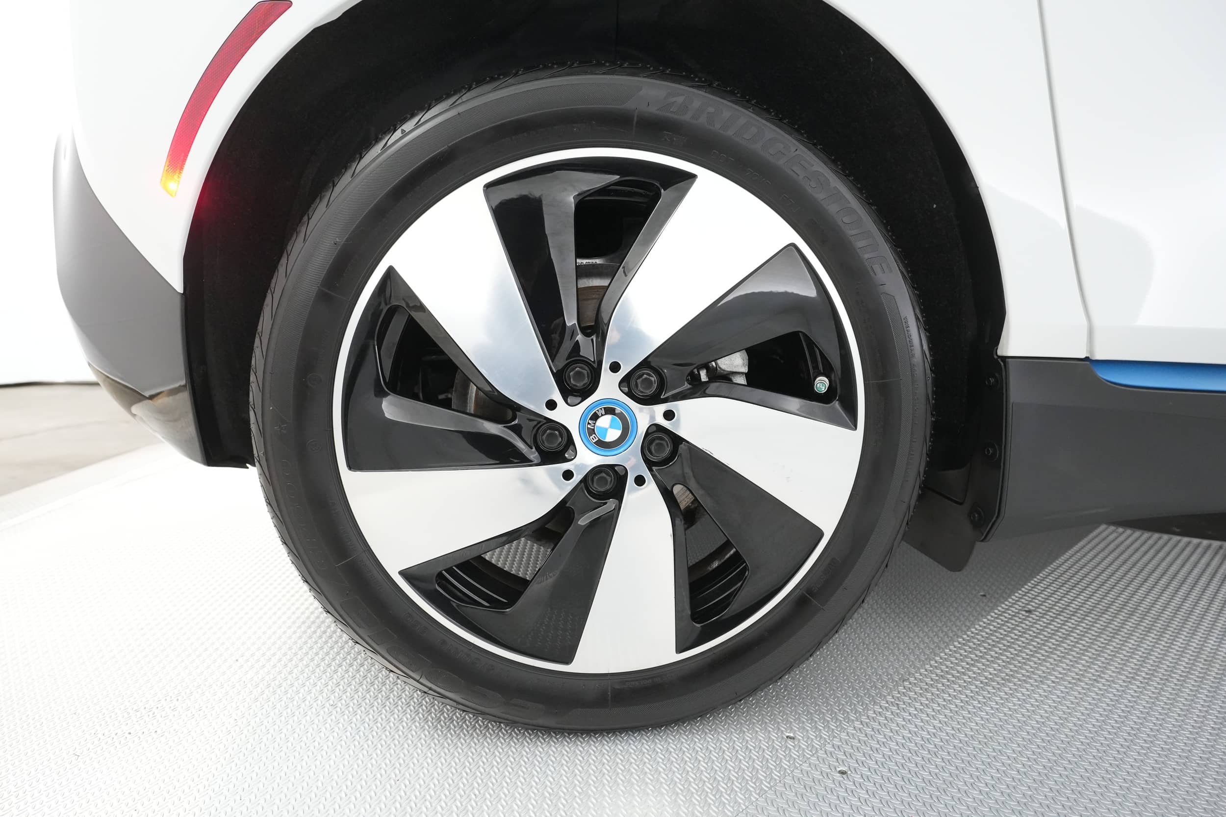 EverCars Co. vehicle image 16 for BMW i3 -  Deka World on EverCars Co.