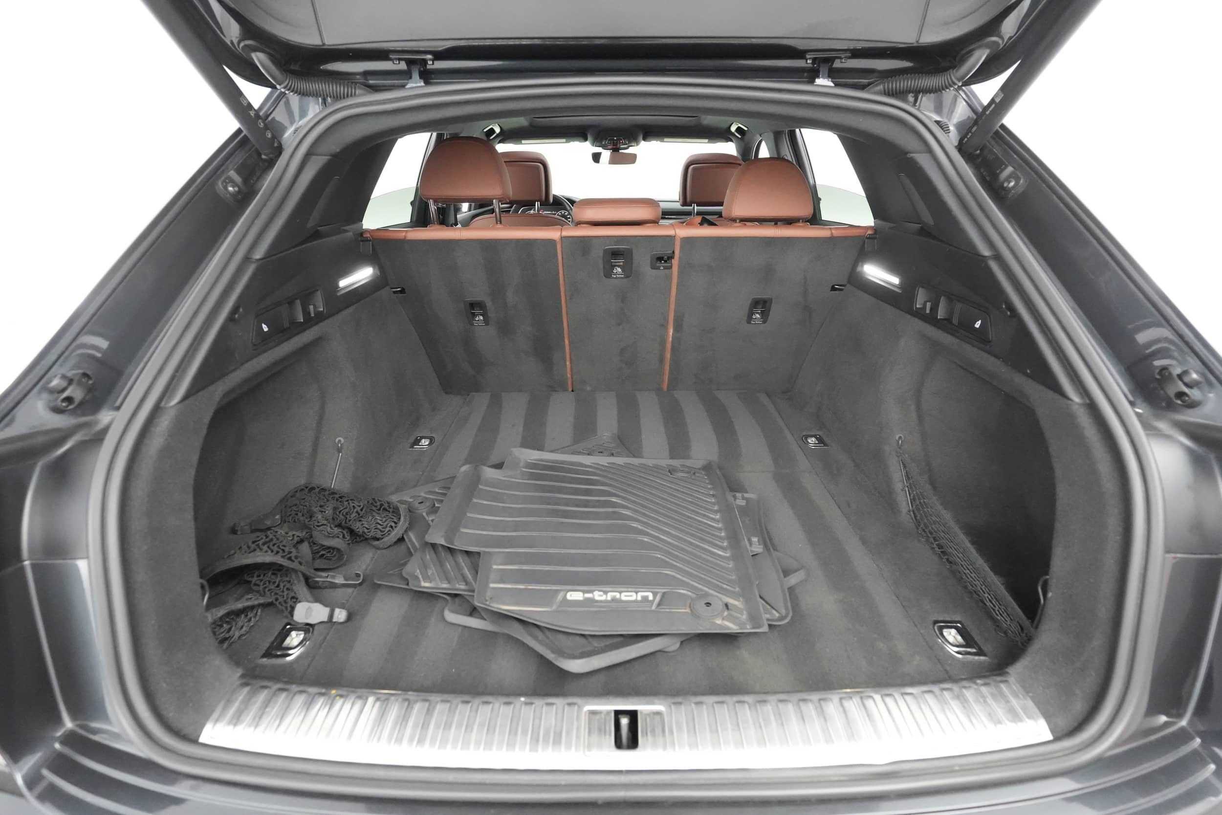 EverCars Co. vehicle image 21 for Audi e-tron -  Premium Plus on EverCars Co.