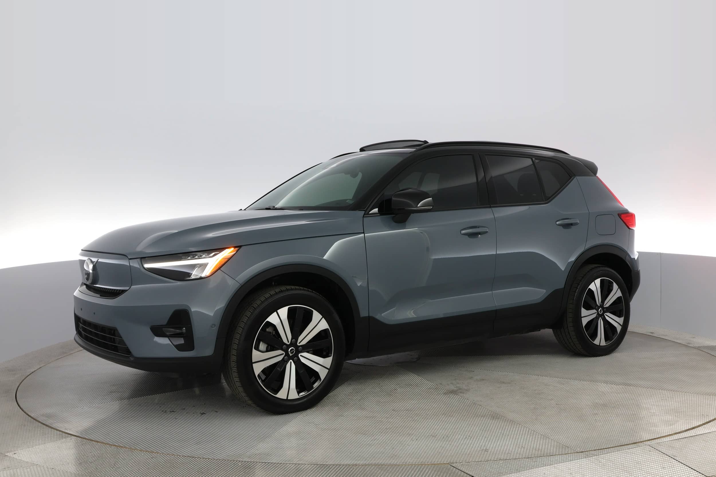EverCars Co. vehicle image 12 for Volvo XC40 Recharge -  Twin Plus on EverCars Co.