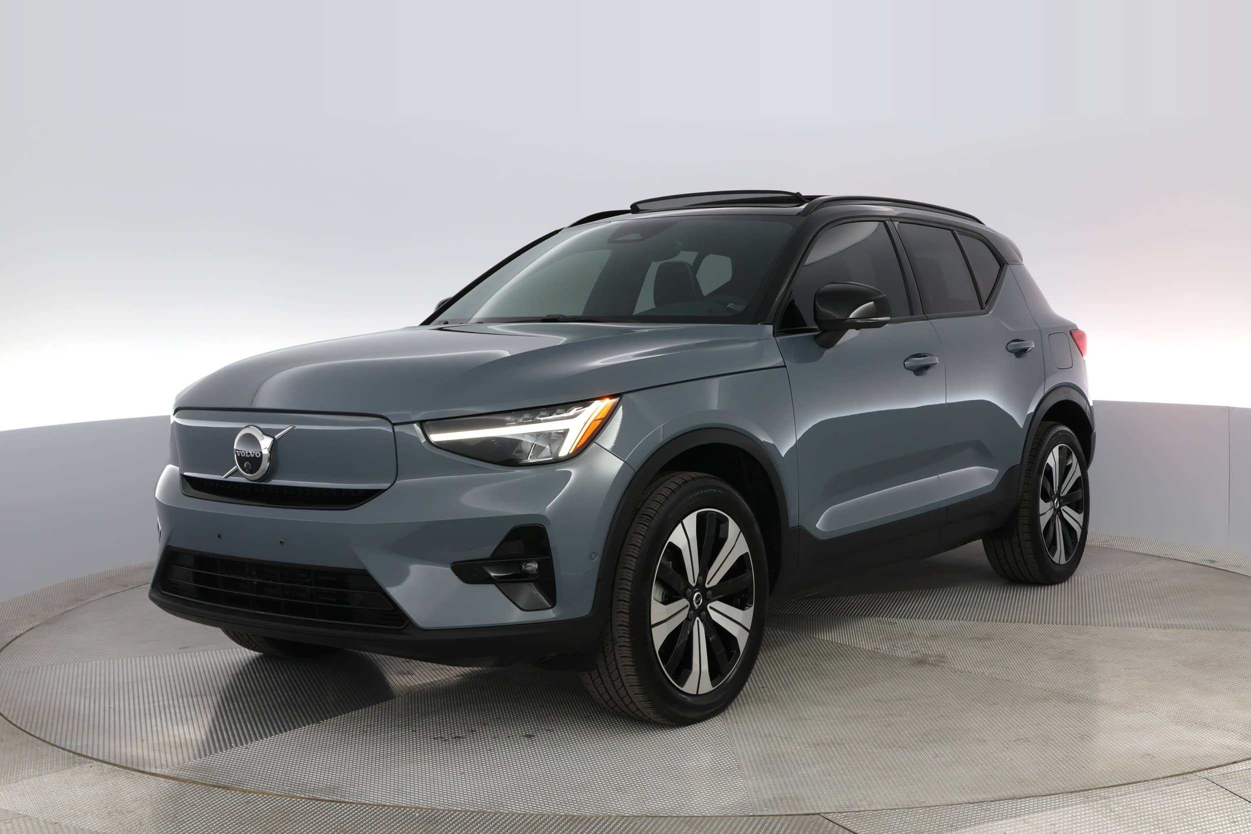 EverCars Co. featured vehicle's image for Volvo XC40 Recharge -  Twin Plus on EverCars Co.