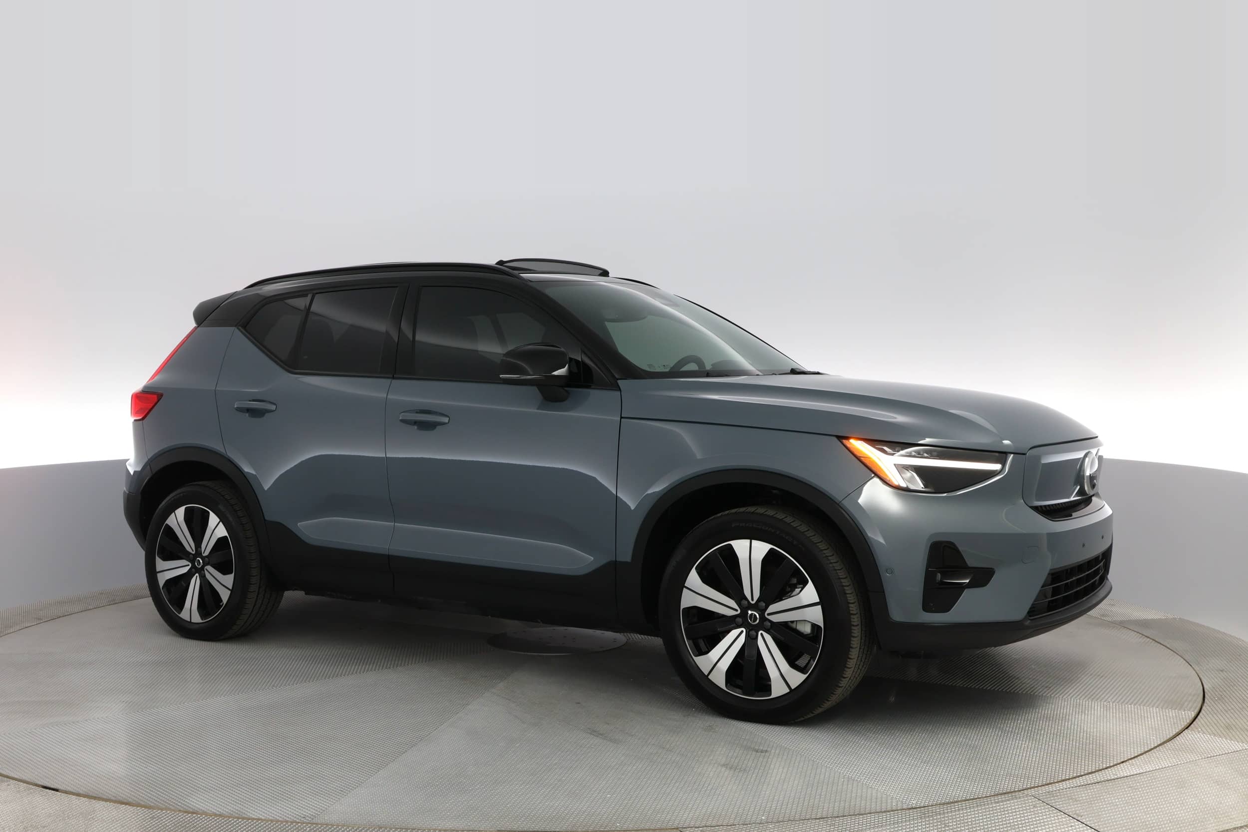 EverCars Co. vehicle image 8 for Volvo XC40 Recharge -  Twin Plus on EverCars Co.