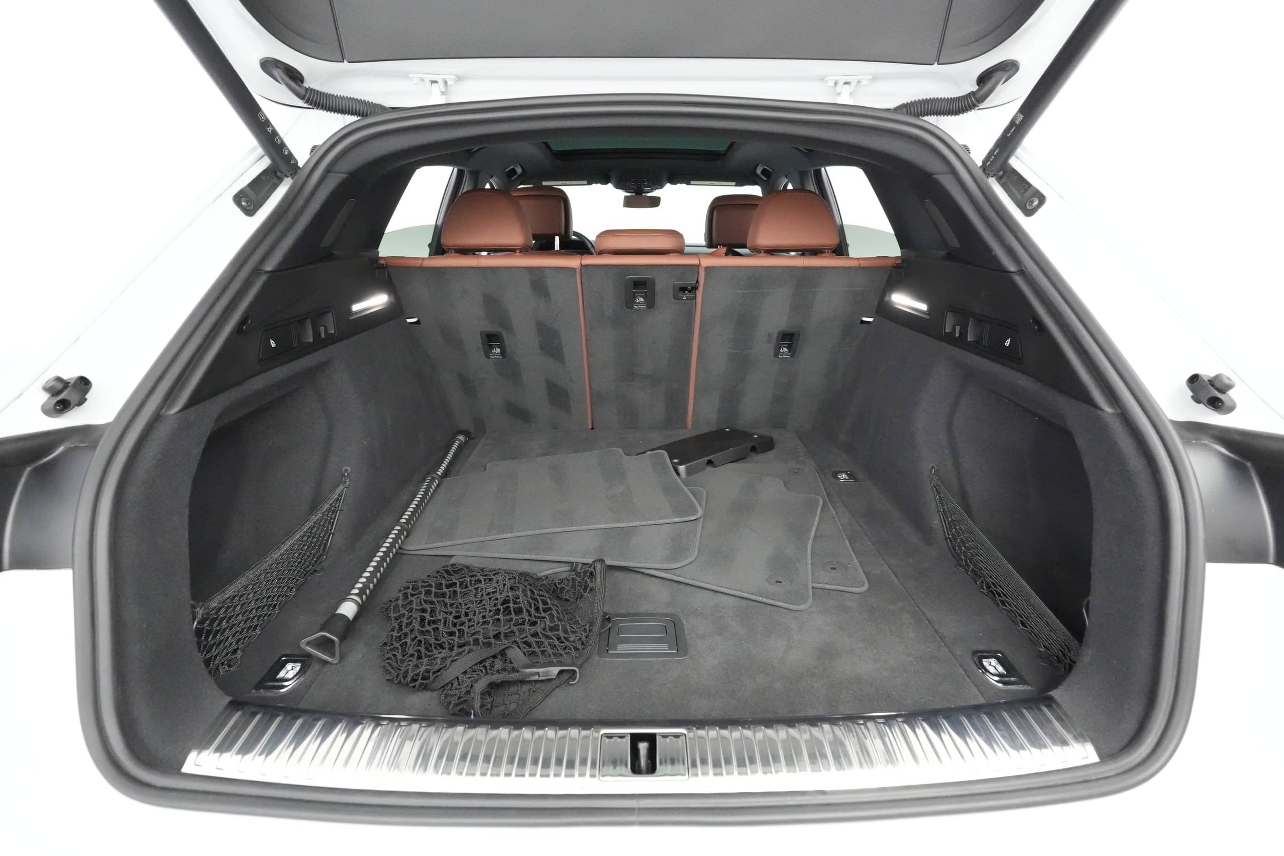 EverCars Co. vehicle image 21 for Audi e-tron -  Premium Plus on EverCars Co.