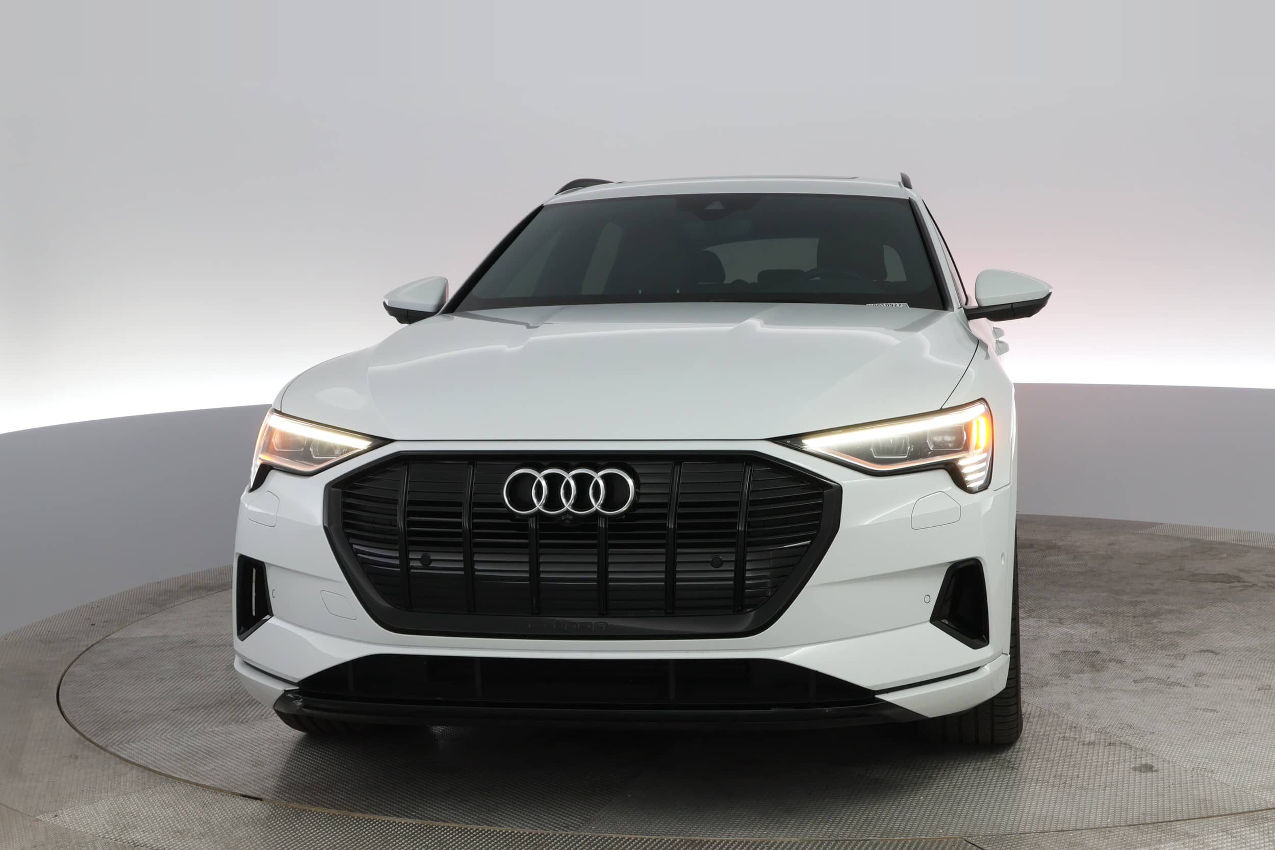 EverCars Co. vehicle image 5 for Audi e-tron -  Premium Plus on EverCars Co.
