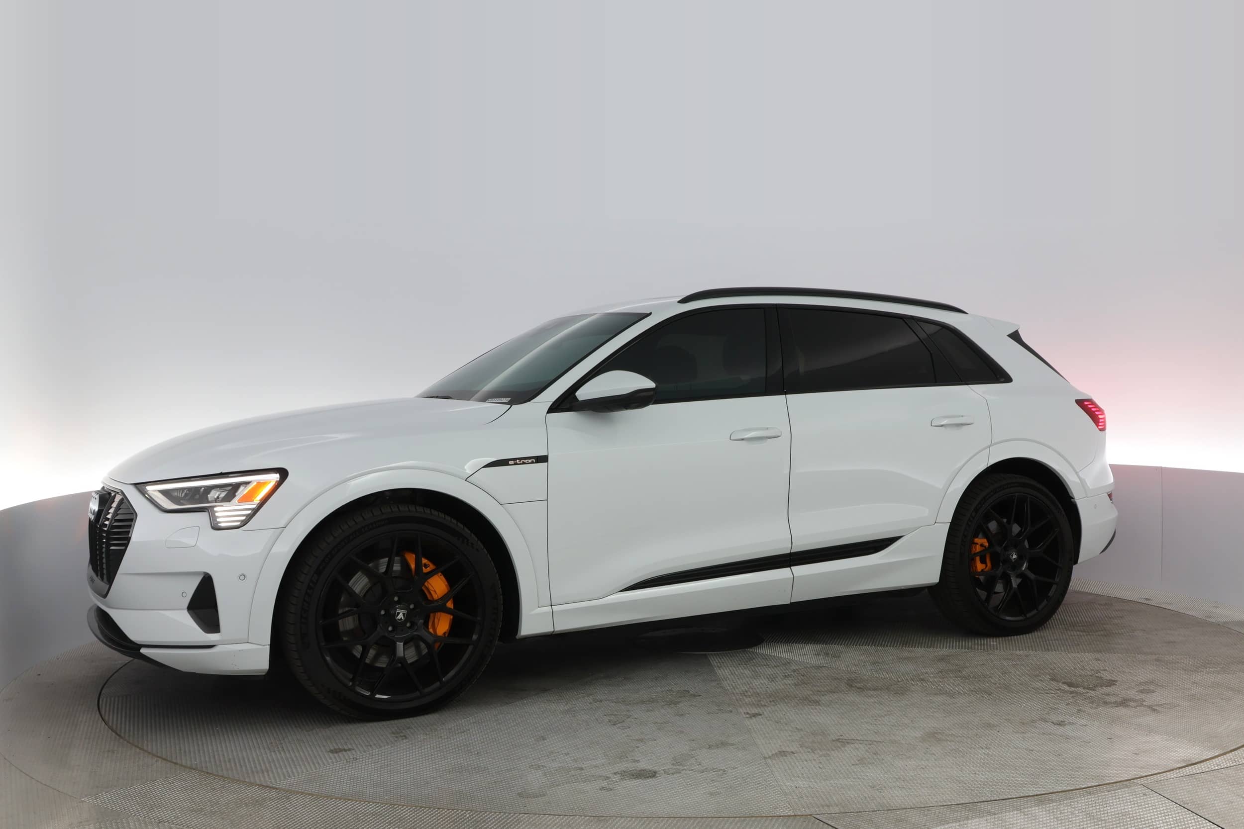 EverCars Co. vehicle image 10 for Audi e-tron -  Premium Plus on EverCars Co.