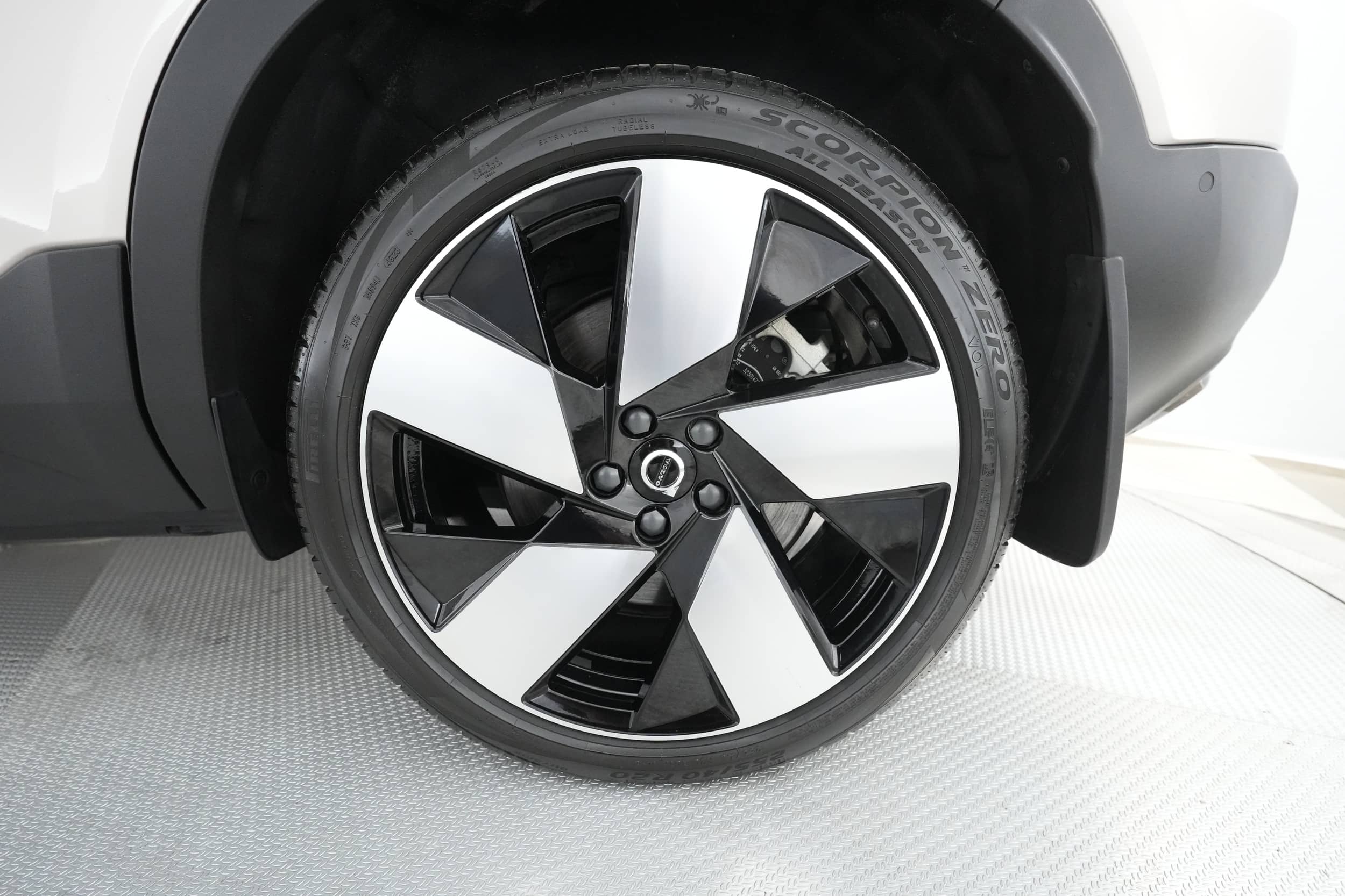 EverCars Co. vehicle image 13 for Volvo XC40 Recharge -  Twin Ultimate on EverCars Co.