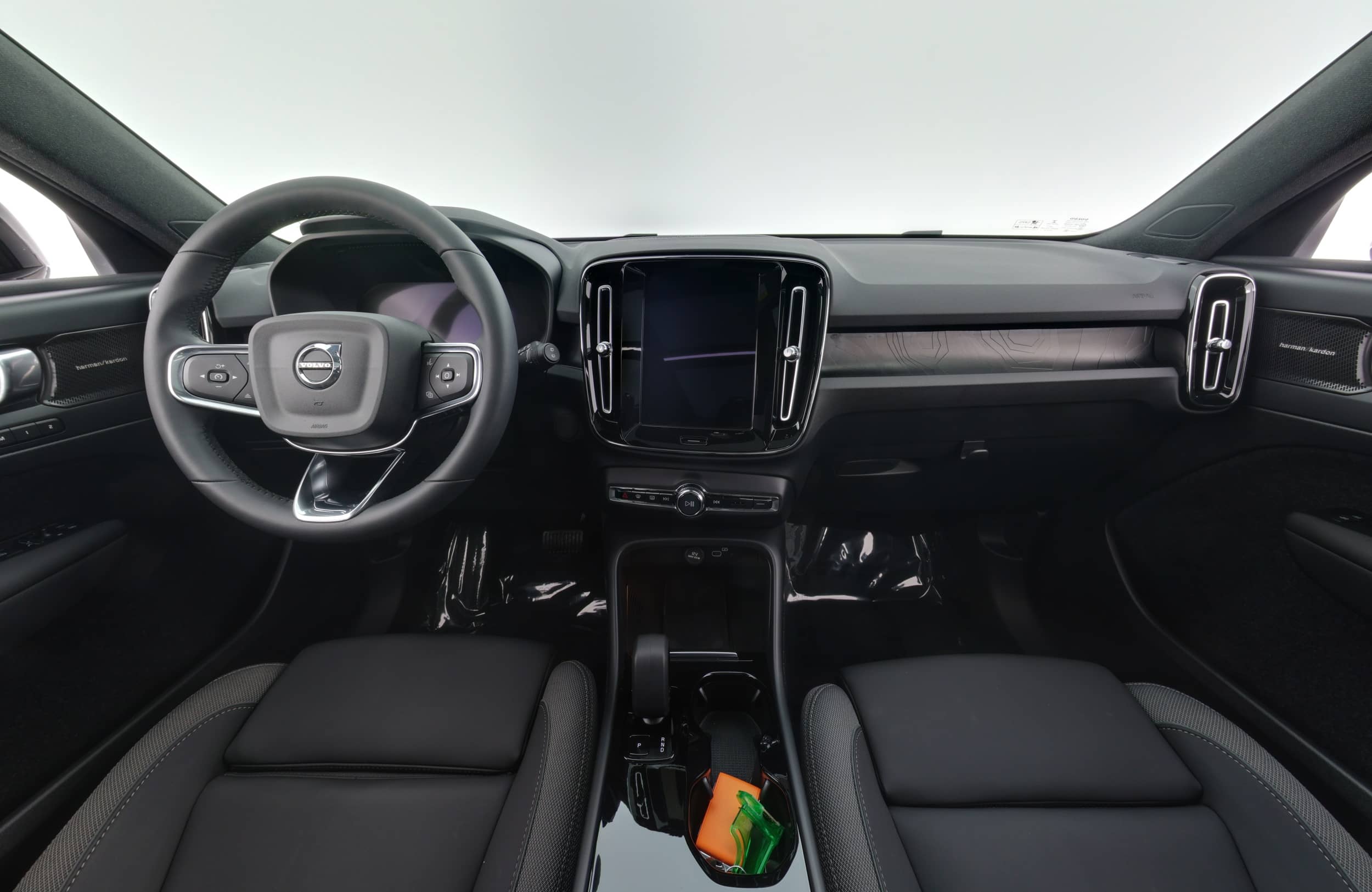 EverCars Co. vehicle image 16 for Volvo XC40 Recharge -  Twin Ultimate on EverCars Co.