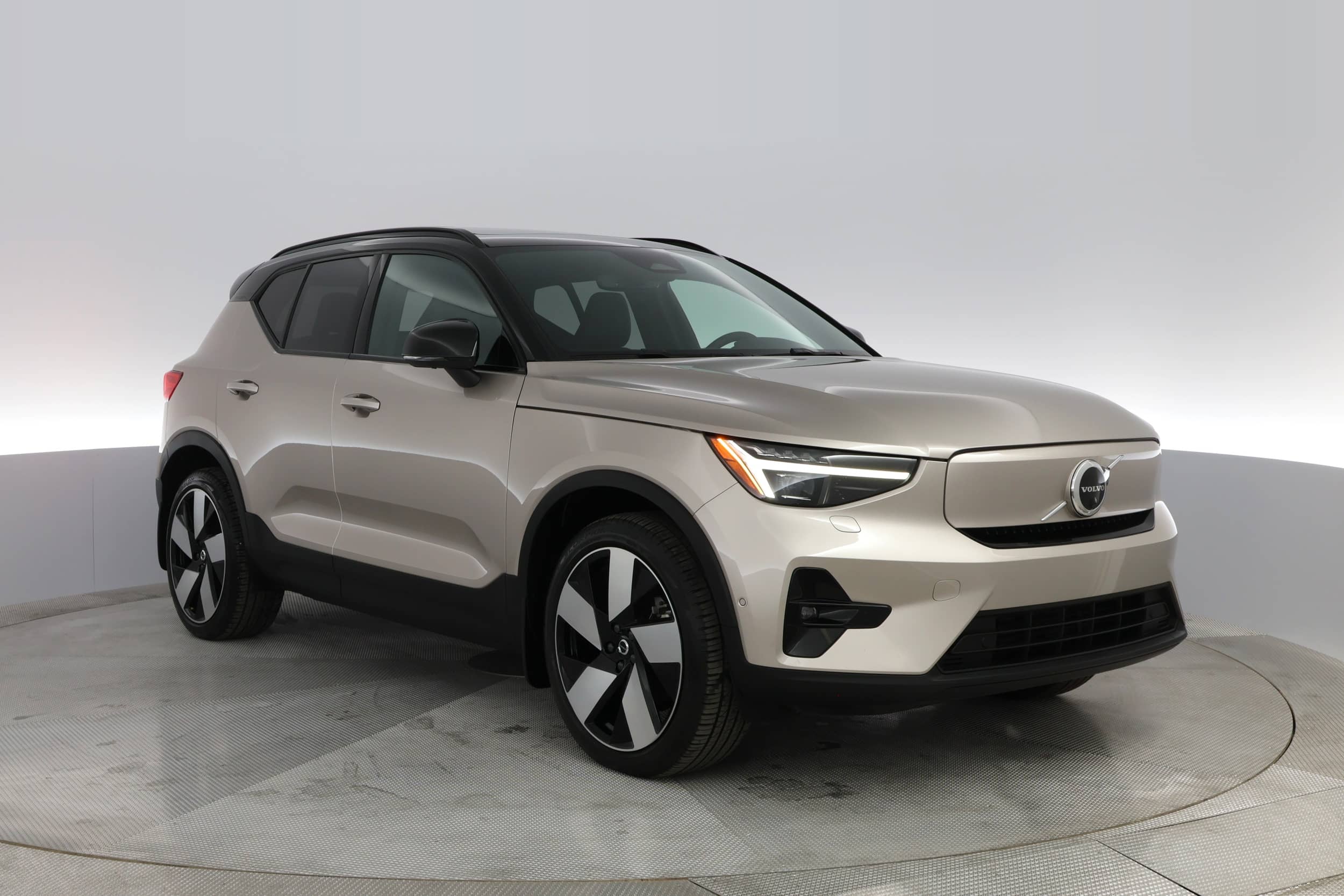 EverCars Co. vehicle image 7 for Volvo XC40 Recharge -  Twin Ultimate on EverCars Co.