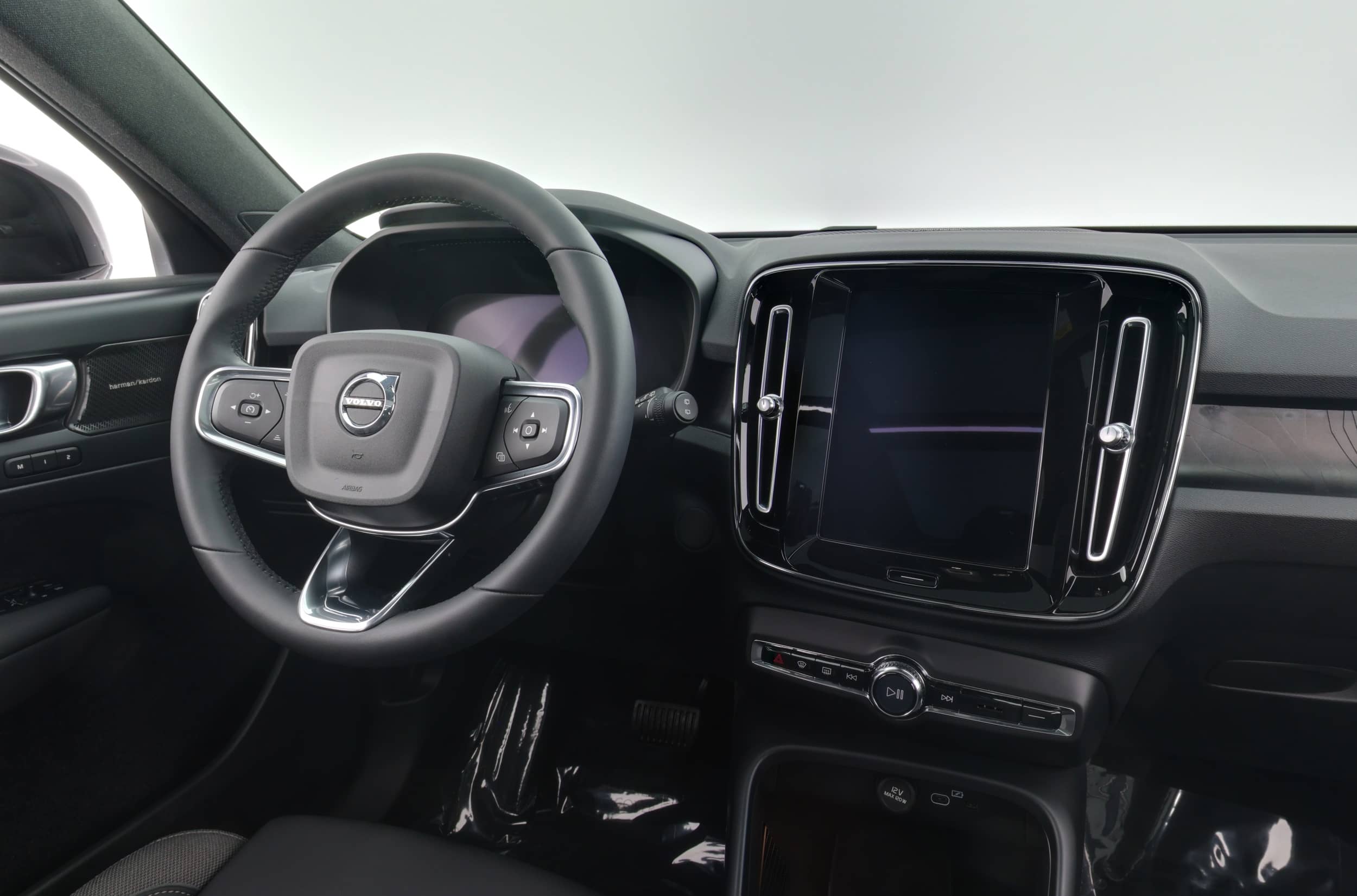 EverCars Co. vehicle image 3 for Volvo XC40 Recharge -  Twin Ultimate on EverCars Co.