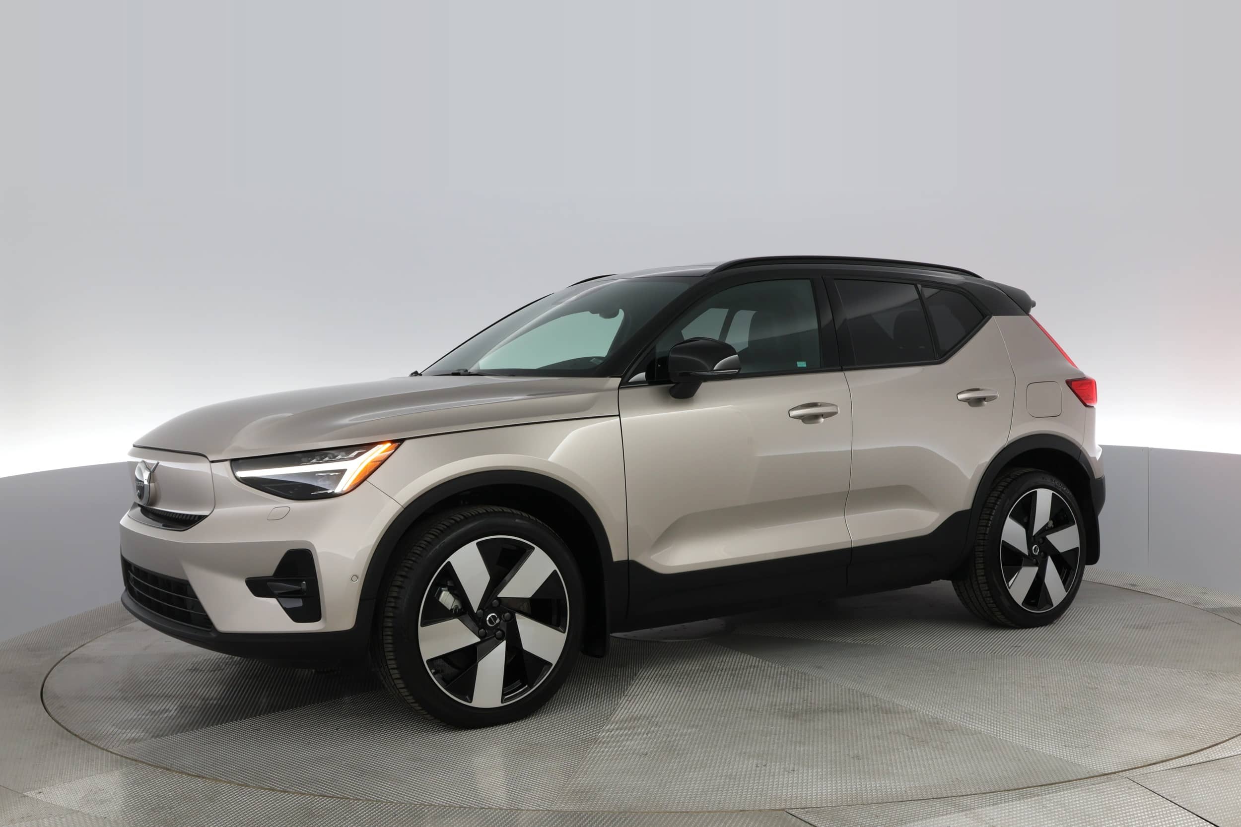 EverCars Co. vehicle image 11 for Volvo XC40 Recharge -  Twin Ultimate on EverCars Co.