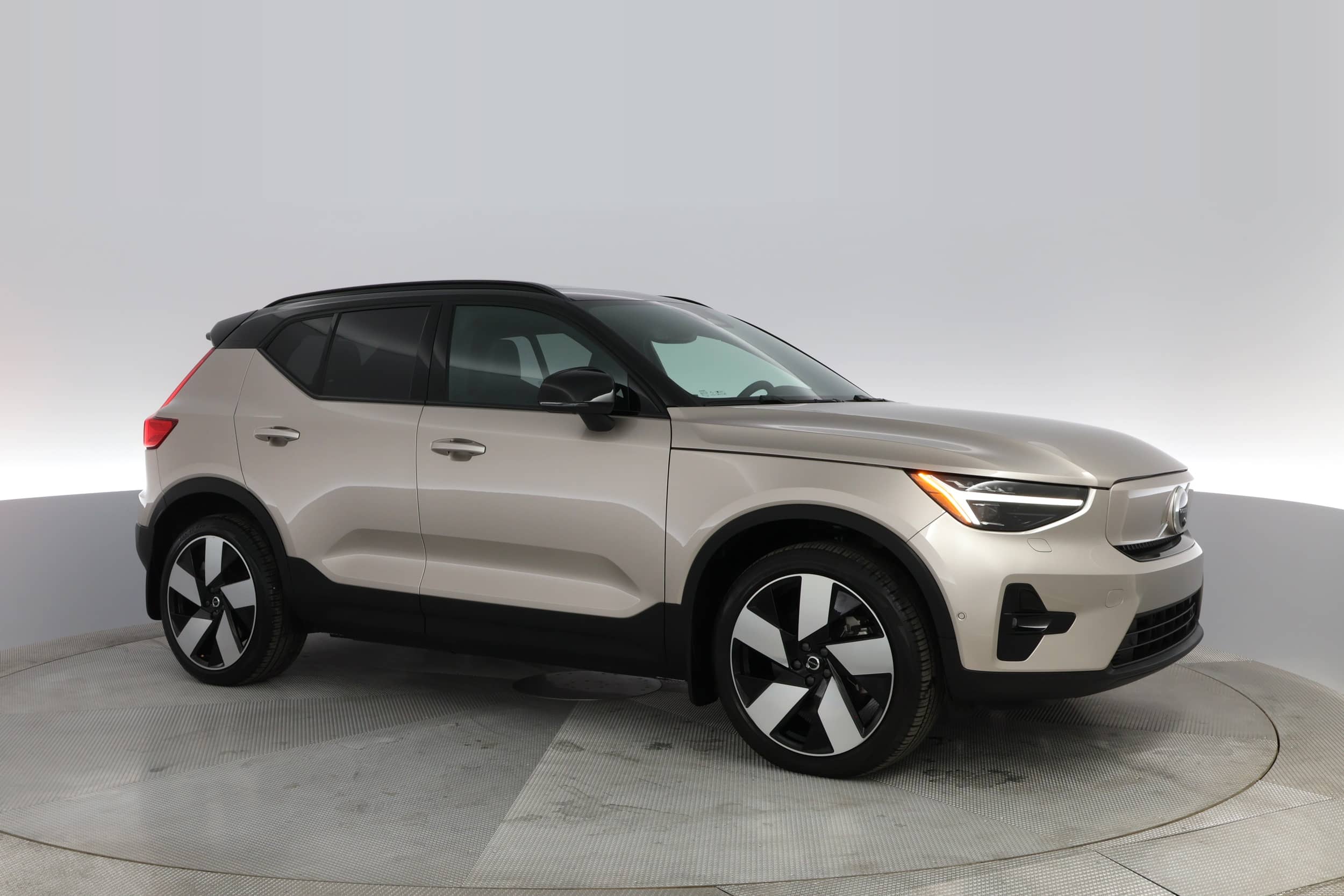 EverCars Co. vehicle image 8 for Volvo XC40 Recharge -  Twin Ultimate on EverCars Co.