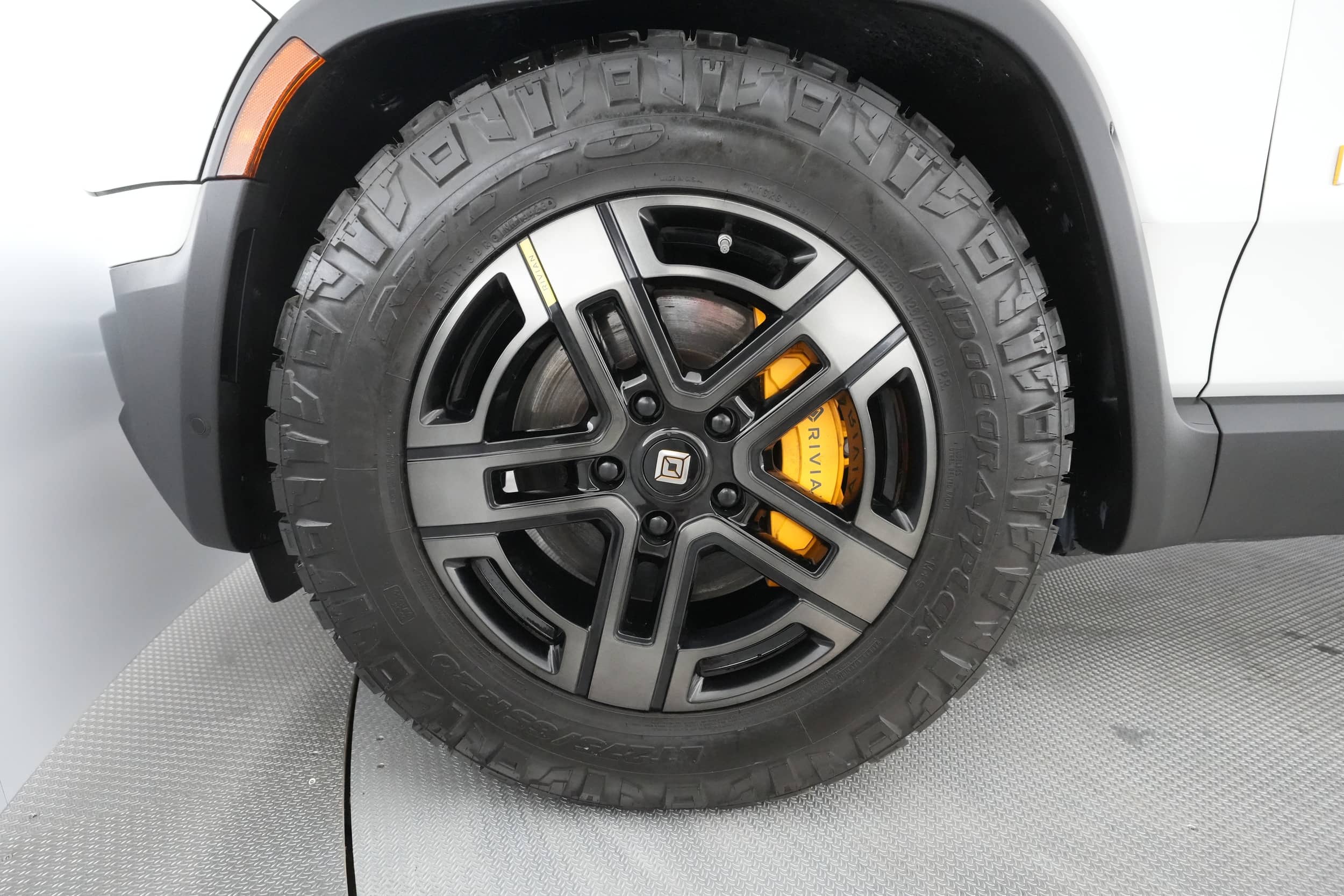 EverCars Co. vehicle image 11 for Rivian R1T -  Adventure on EverCars Co.