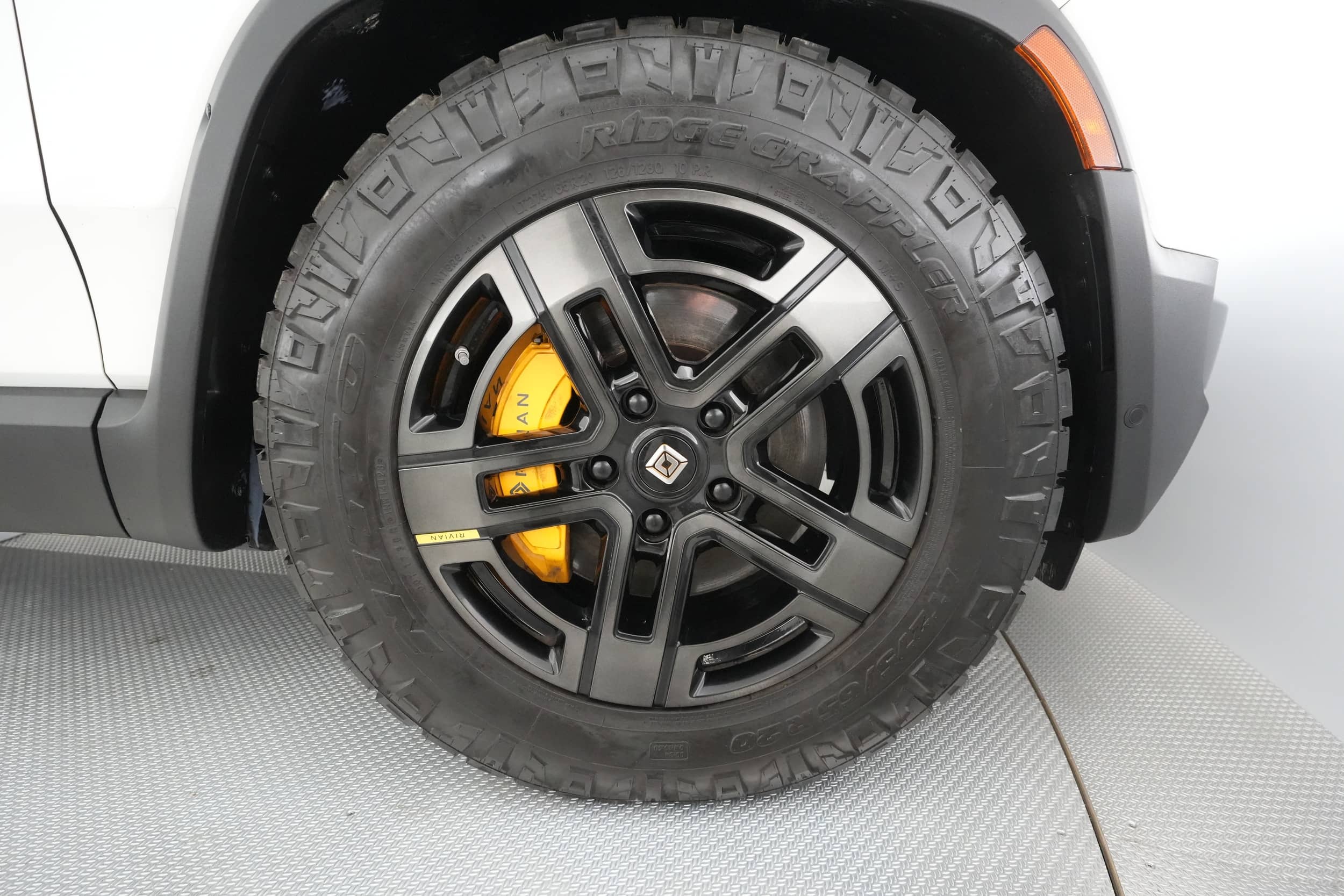 EverCars Co. vehicle image 13 for Rivian R1T -  Adventure on EverCars Co.