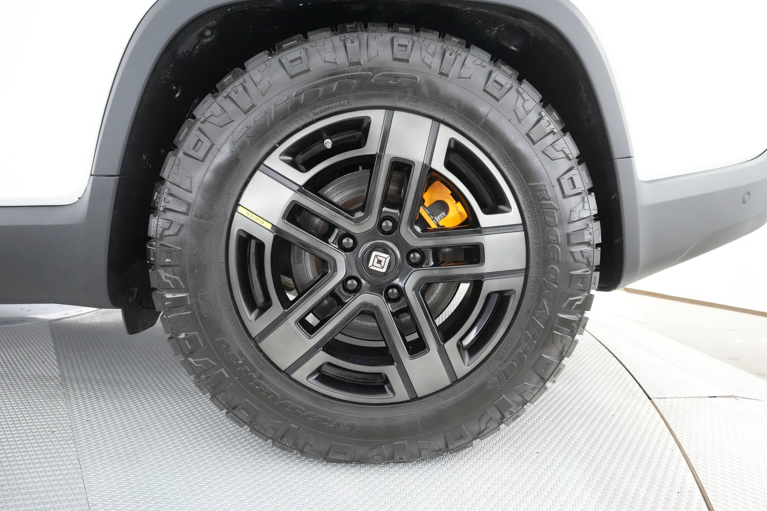 EverCars Co. vehicle image 12 for Rivian R1T -  Adventure on EverCars Co.