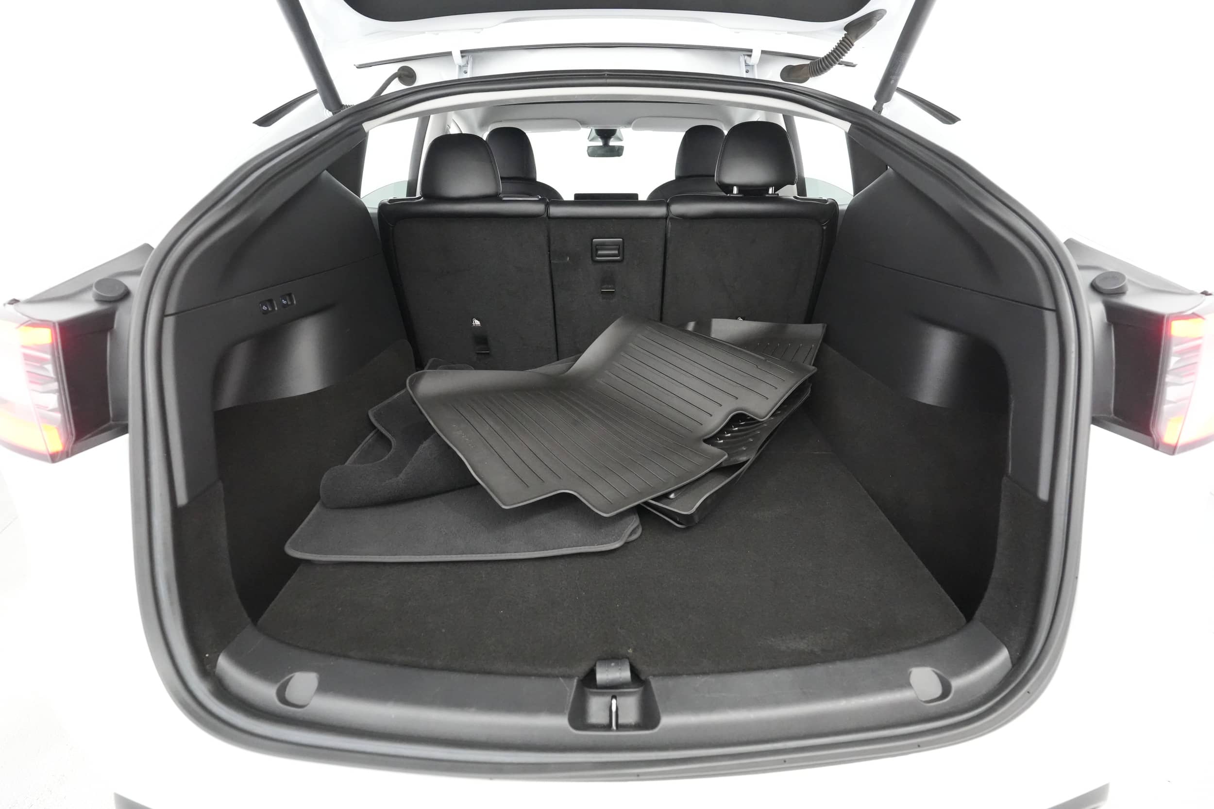 EverCars Co. vehicle image 5 for Tesla Model Y -  Performance on EverCars Co.