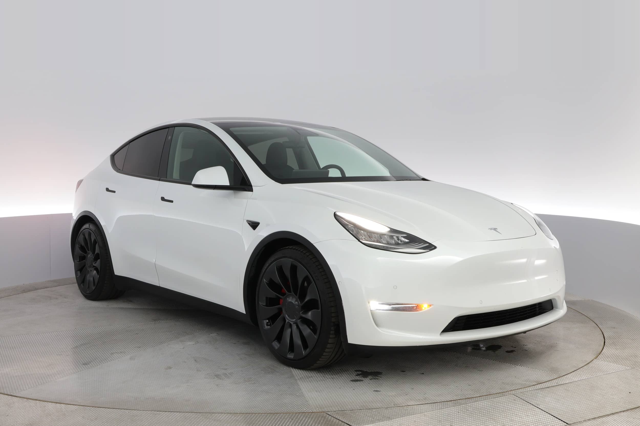 EverCars Co. vehicle image 14 for Tesla Model Y -  Performance on EverCars Co.