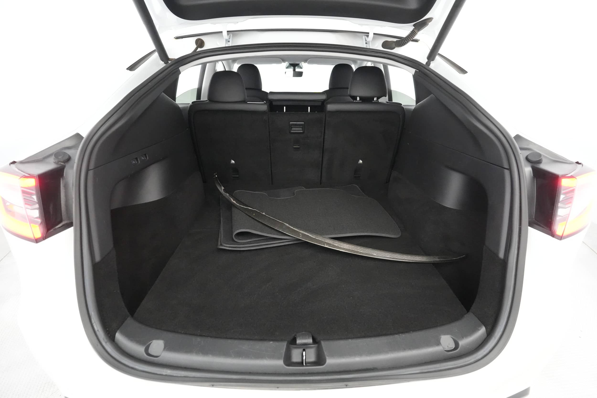 EverCars Co. vehicle image 6 for Tesla Model Y -  Performance on EverCars Co.