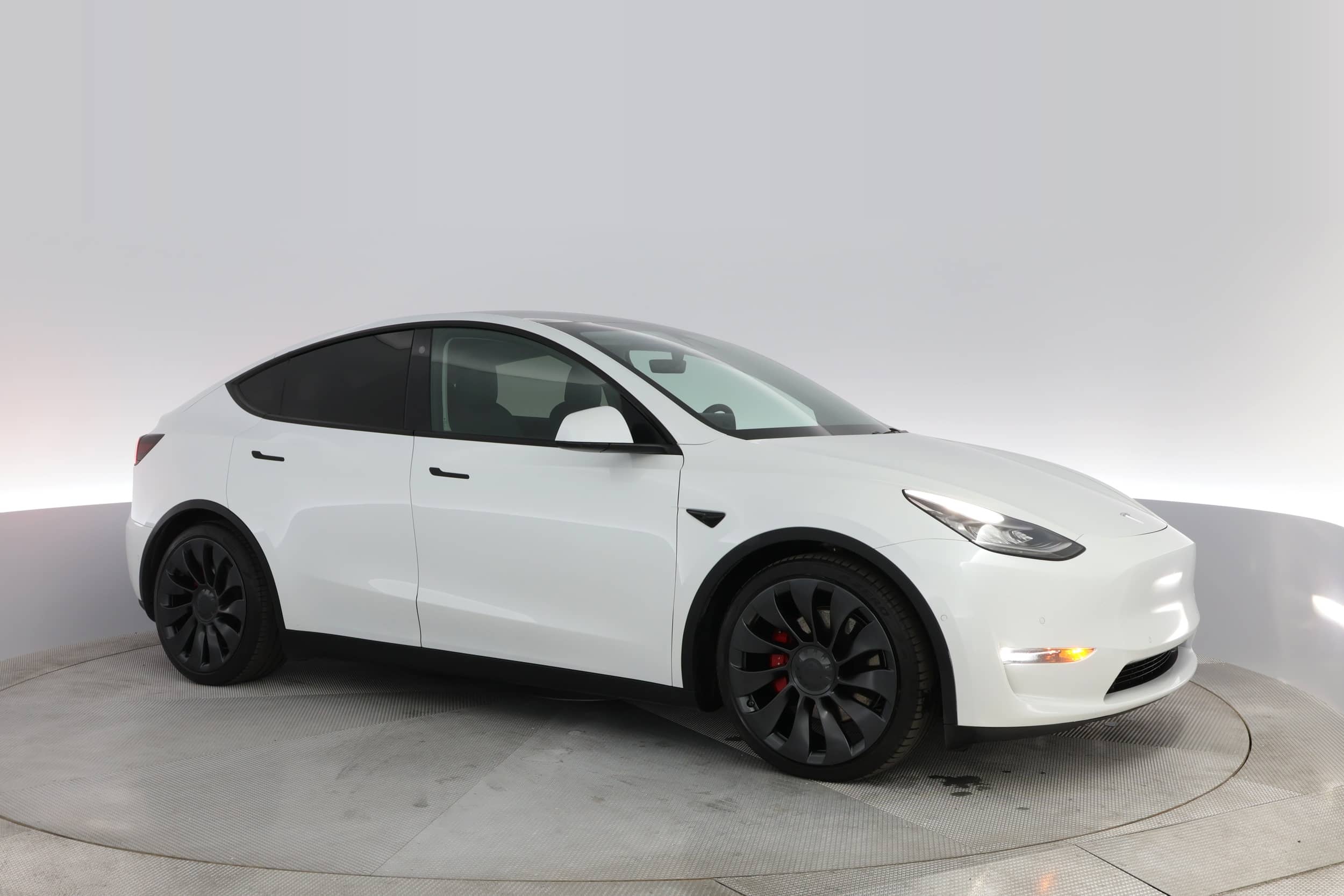 EverCars Co. vehicle image 9 for Tesla Model Y -  Performance on EverCars Co.