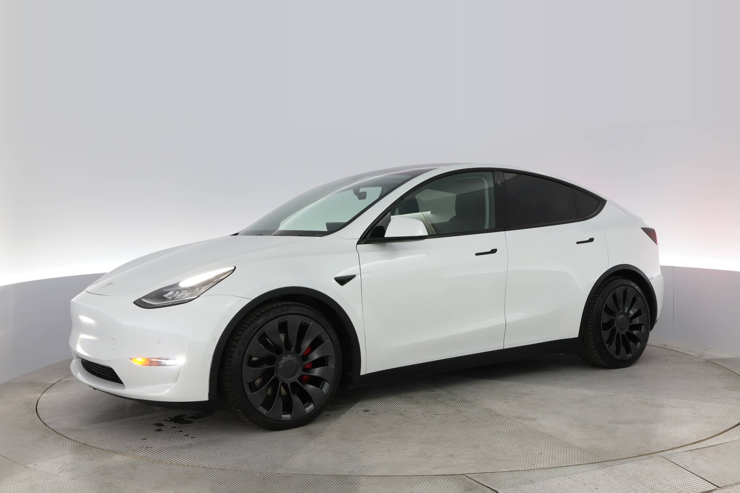 EverCars Co. vehicle image 13 for Tesla Model Y -  Performance on EverCars Co.