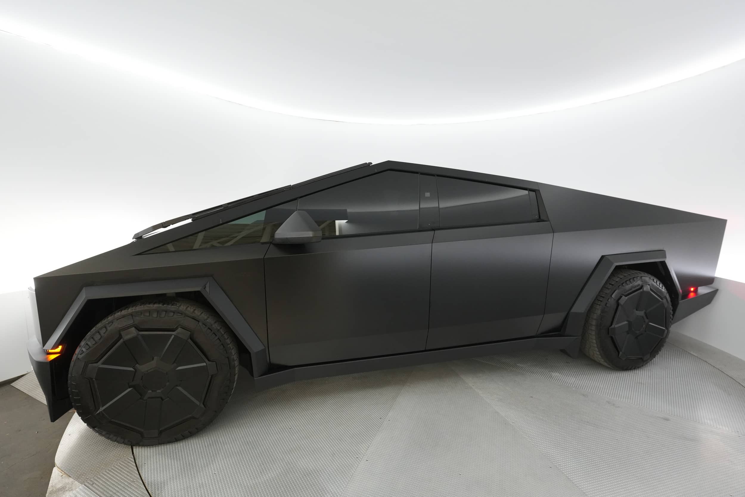EverCars Co. vehicle image 15 for Tesla Cybertruck -  Foundation on EverCars Co.