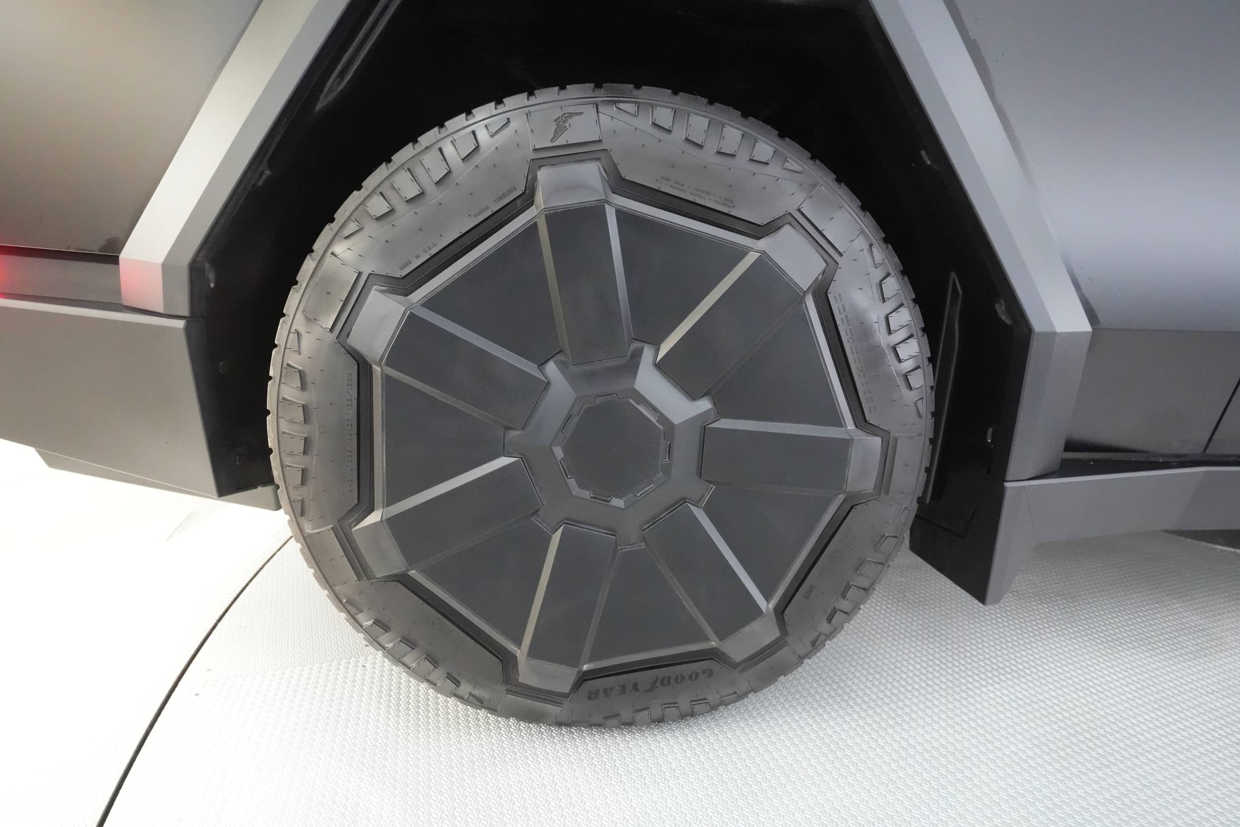 EverCars Co. vehicle image 18 for Tesla Cybertruck -  Foundation on EverCars Co.