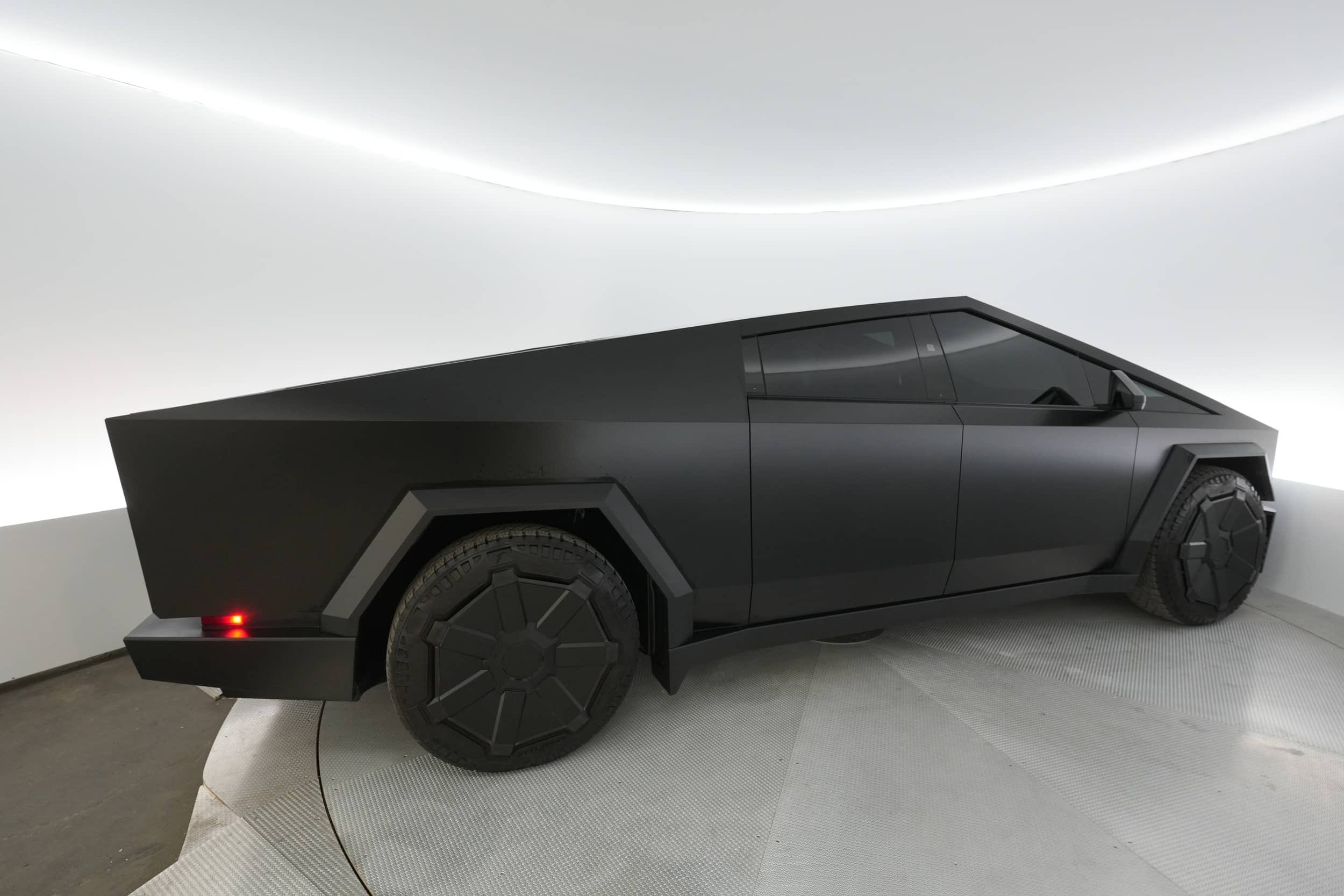 EverCars Co. vehicle image 12 for Tesla Cybertruck -  Foundation on EverCars Co.