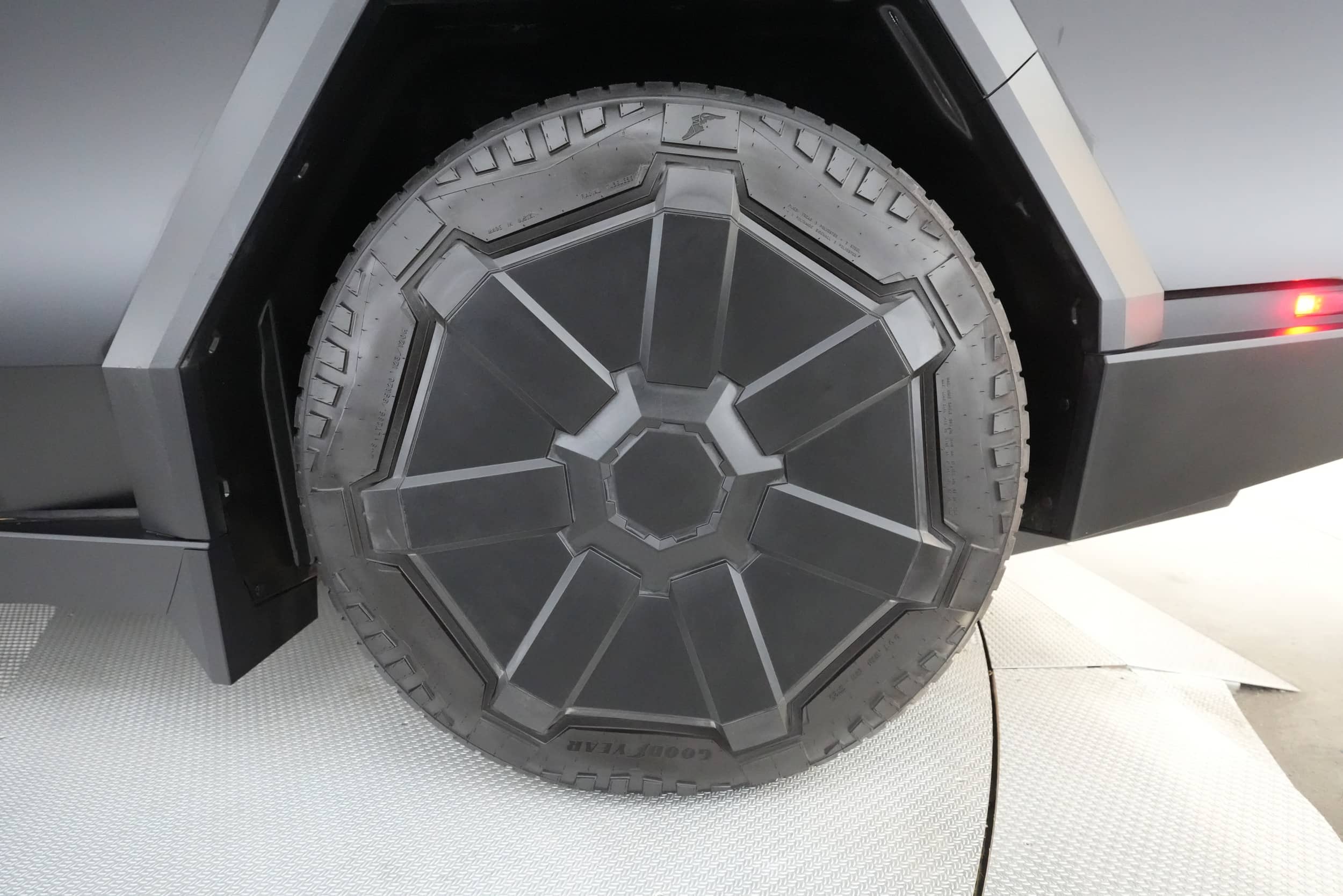 EverCars Co. vehicle image 17 for Tesla Cybertruck -  Foundation on EverCars Co.