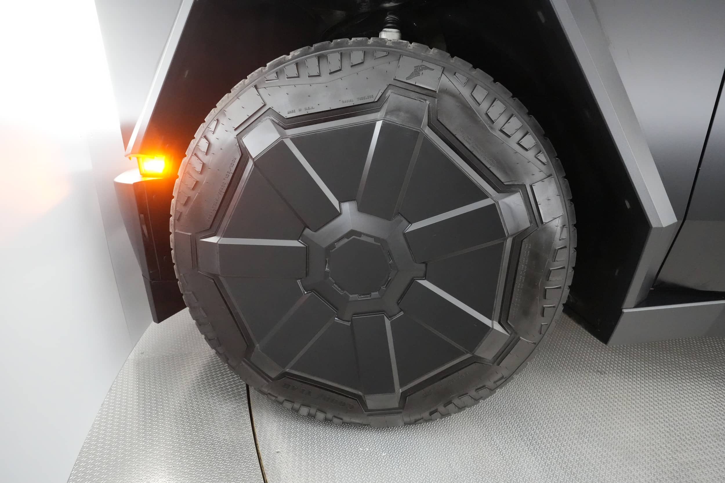EverCars Co. vehicle image 7 for Tesla Cybertruck -  Foundation on EverCars Co.
