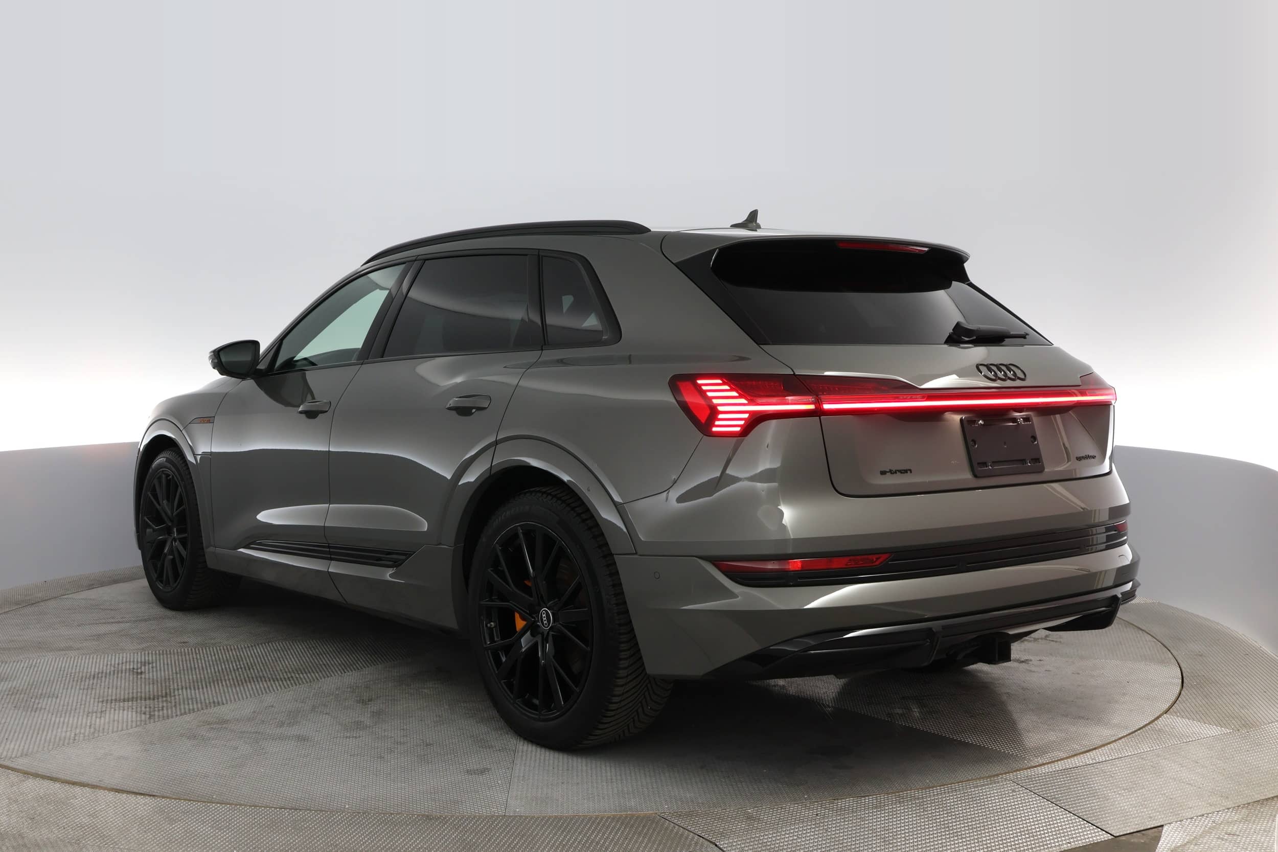 EverCars Co. vehicle image 10 for Audi e-tron -  Chronos on EverCars Co.