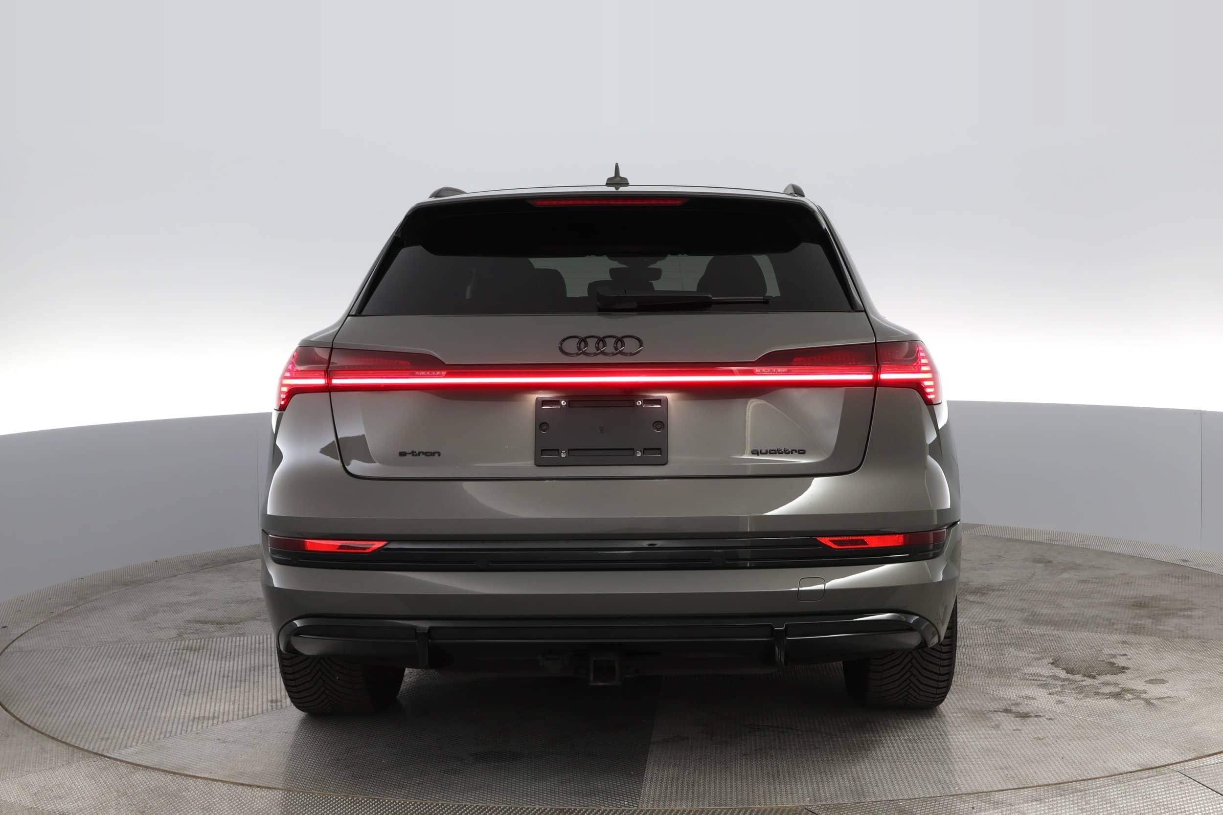 EverCars Co. vehicle image 9 for Audi e-tron -  Chronos on EverCars Co.