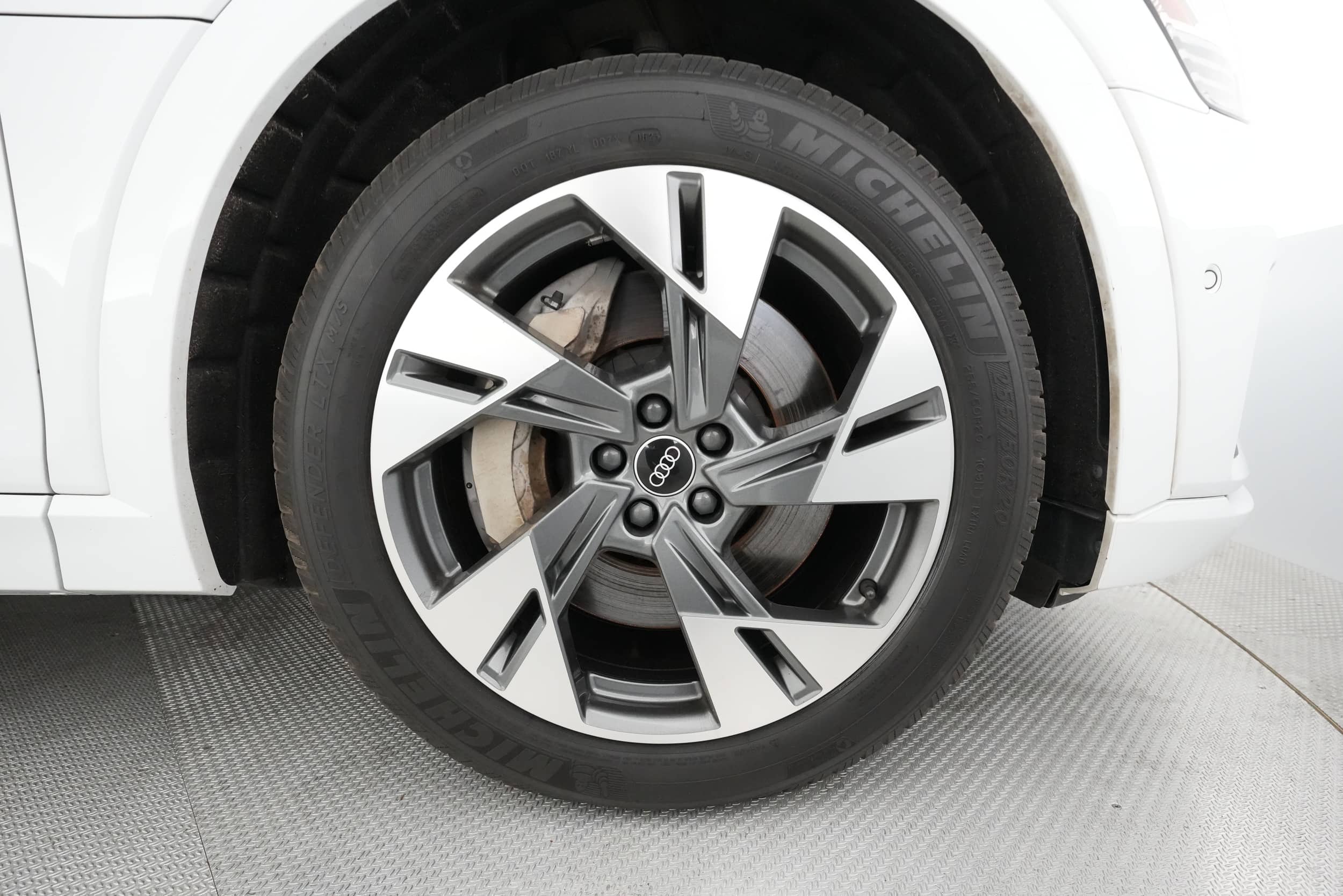 EverCars Co. vehicle image 18 for Audi e-tron -  Premium Plus on EverCars Co.