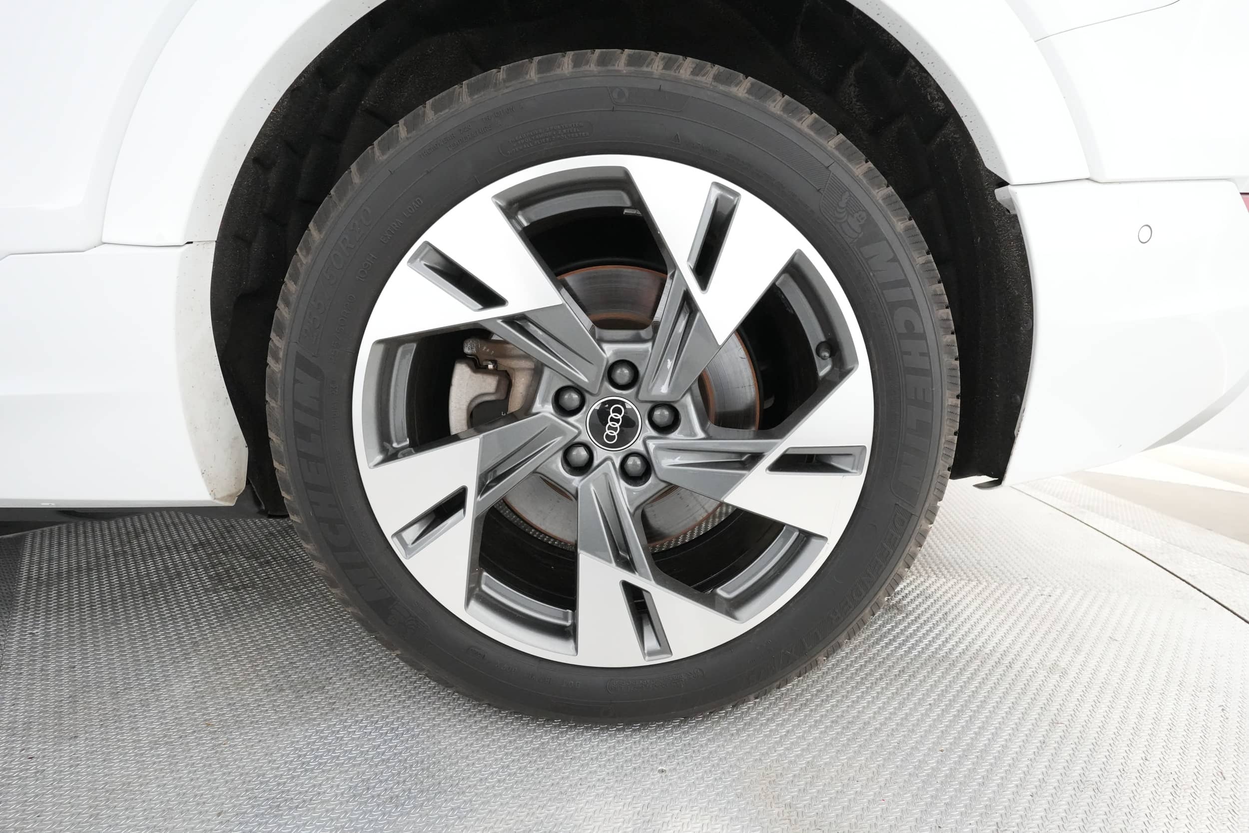 EverCars Co. vehicle image 16 for Audi e-tron -  Premium Plus on EverCars Co.