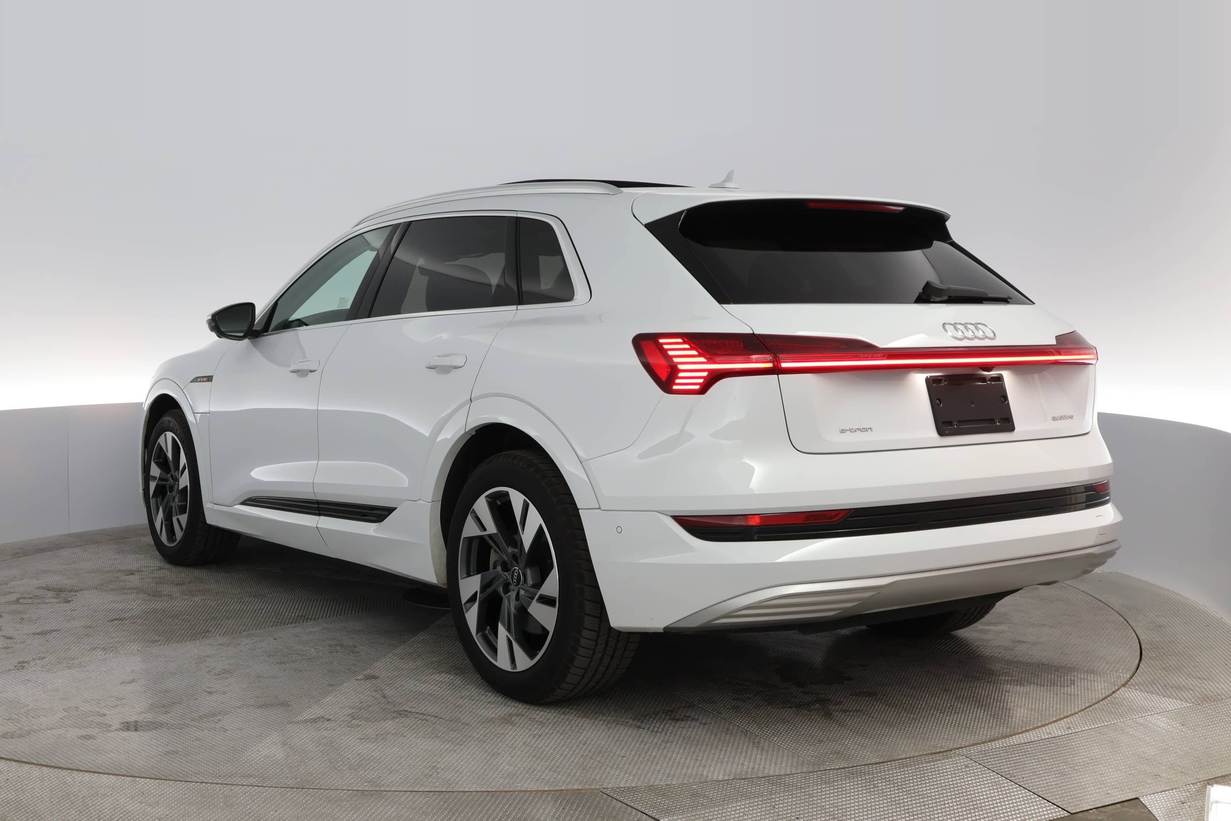 EverCars Co. vehicle image 13 for Audi e-tron -  Premium Plus on EverCars Co.