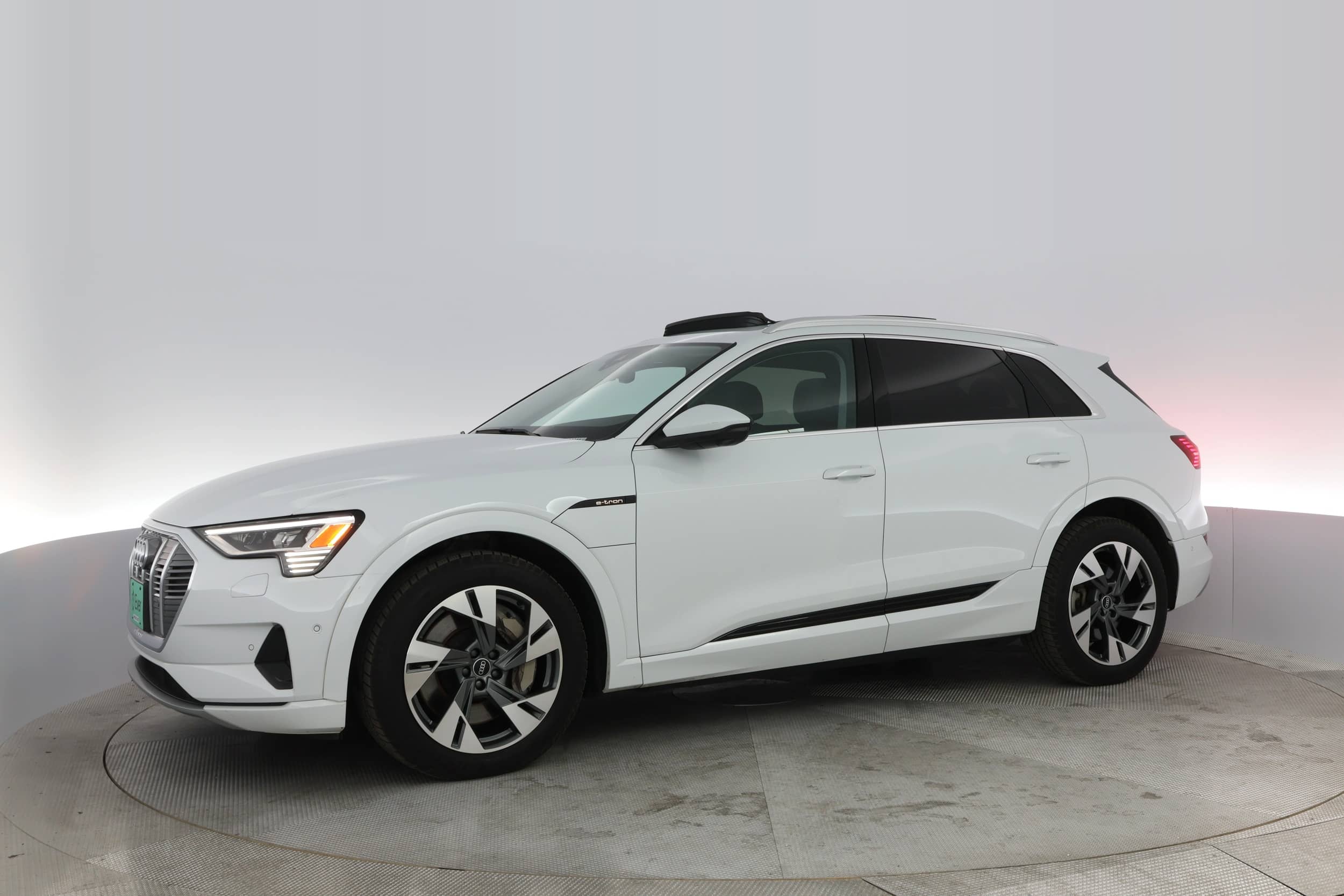 EverCars Co. vehicle image 10 for Audi e-tron -  Premium Plus on EverCars Co.