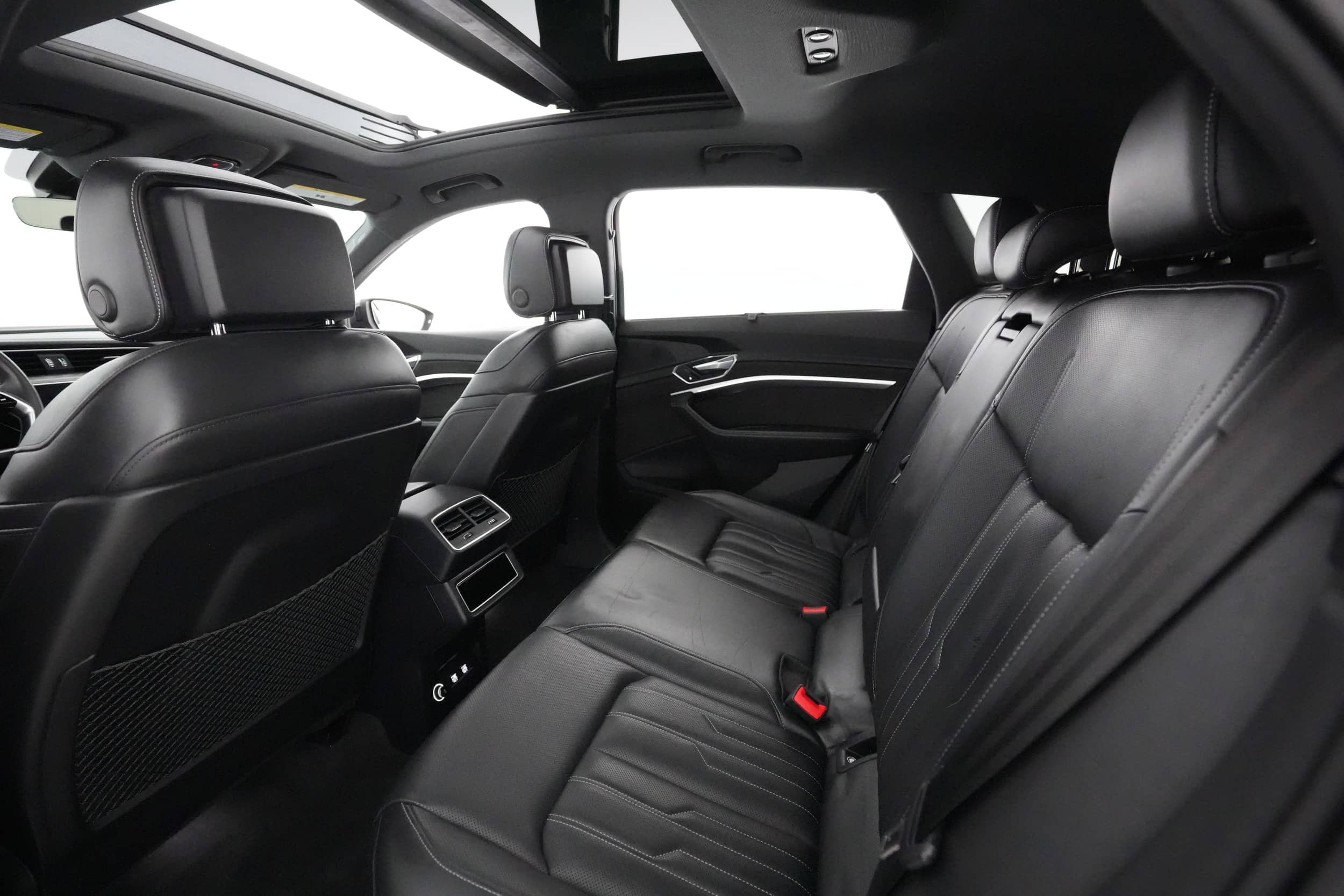 EverCars Co. vehicle image 16 for Audi e-tron -  Prestige on EverCars Co.