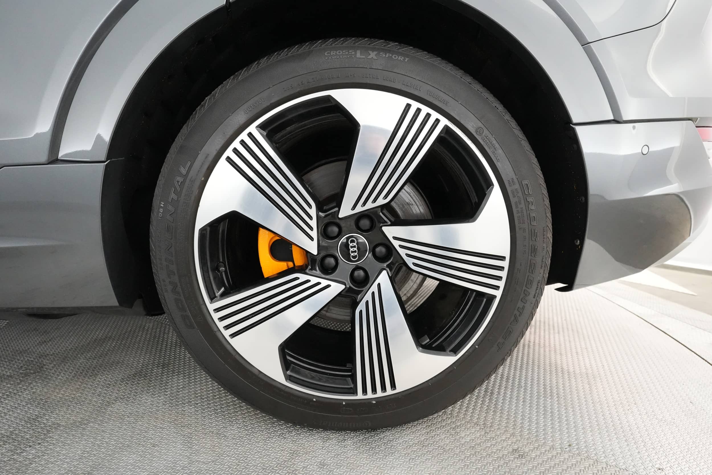 EverCars Co. vehicle image 12 for Audi e-tron -  Prestige on EverCars Co.