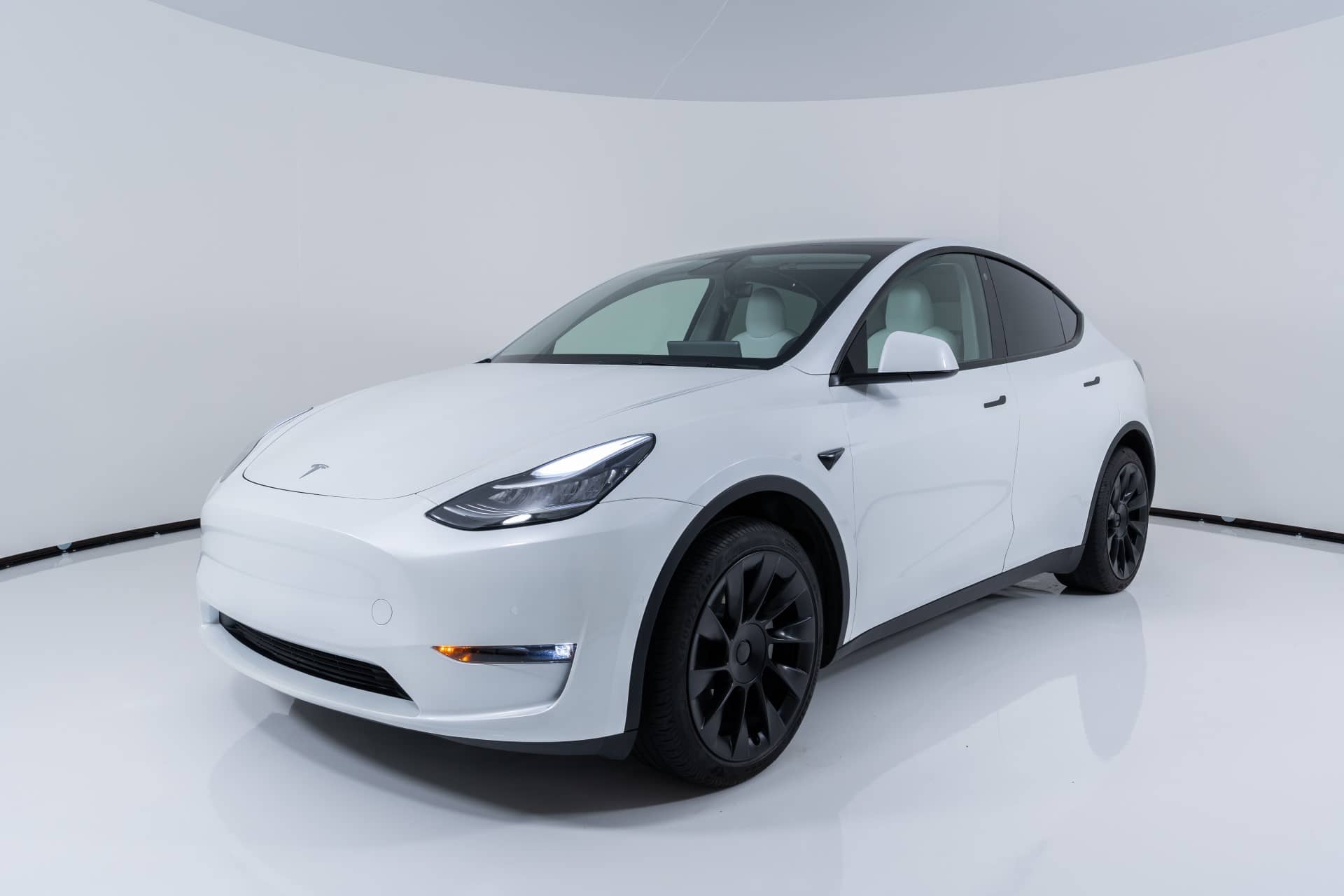 EverCars Co. vehicle image 27 for Tesla Model Y -  Long Range AWD on EverCars Co.
