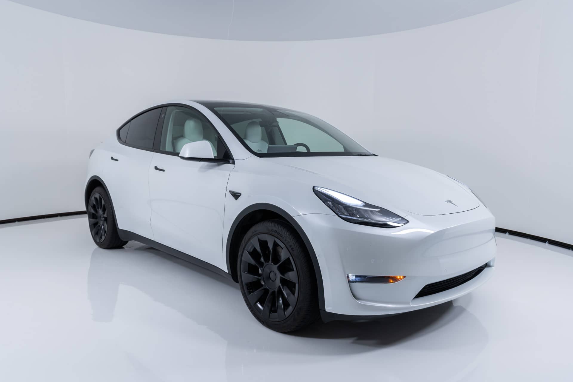 EverCars Co. vehicle image 20 for Tesla Model Y -  Long Range AWD on EverCars Co.