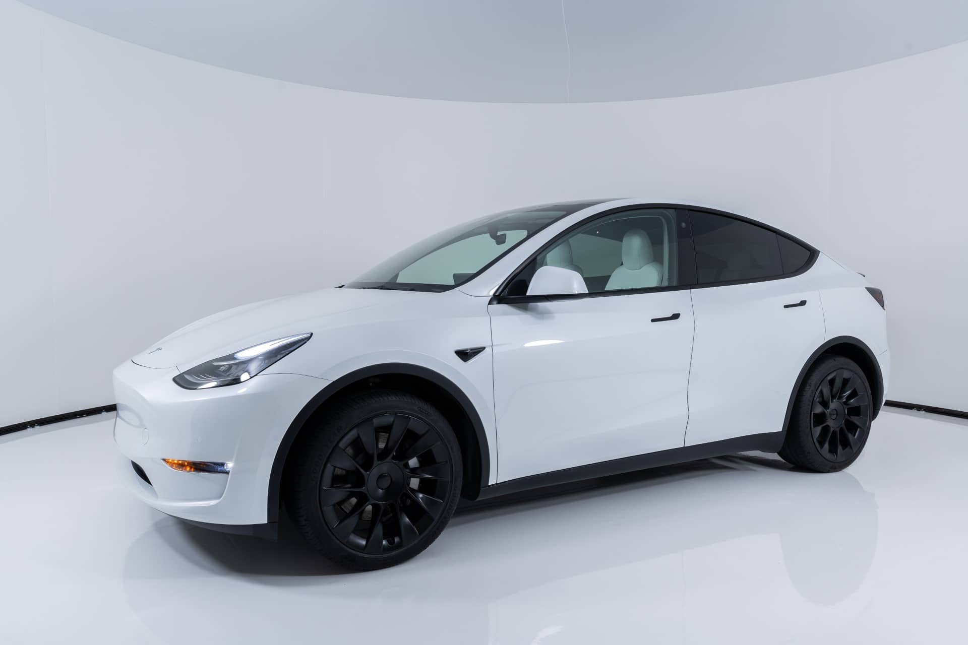 EverCars Co. vehicle image 26 for Tesla Model Y -  Long Range AWD on EverCars Co.