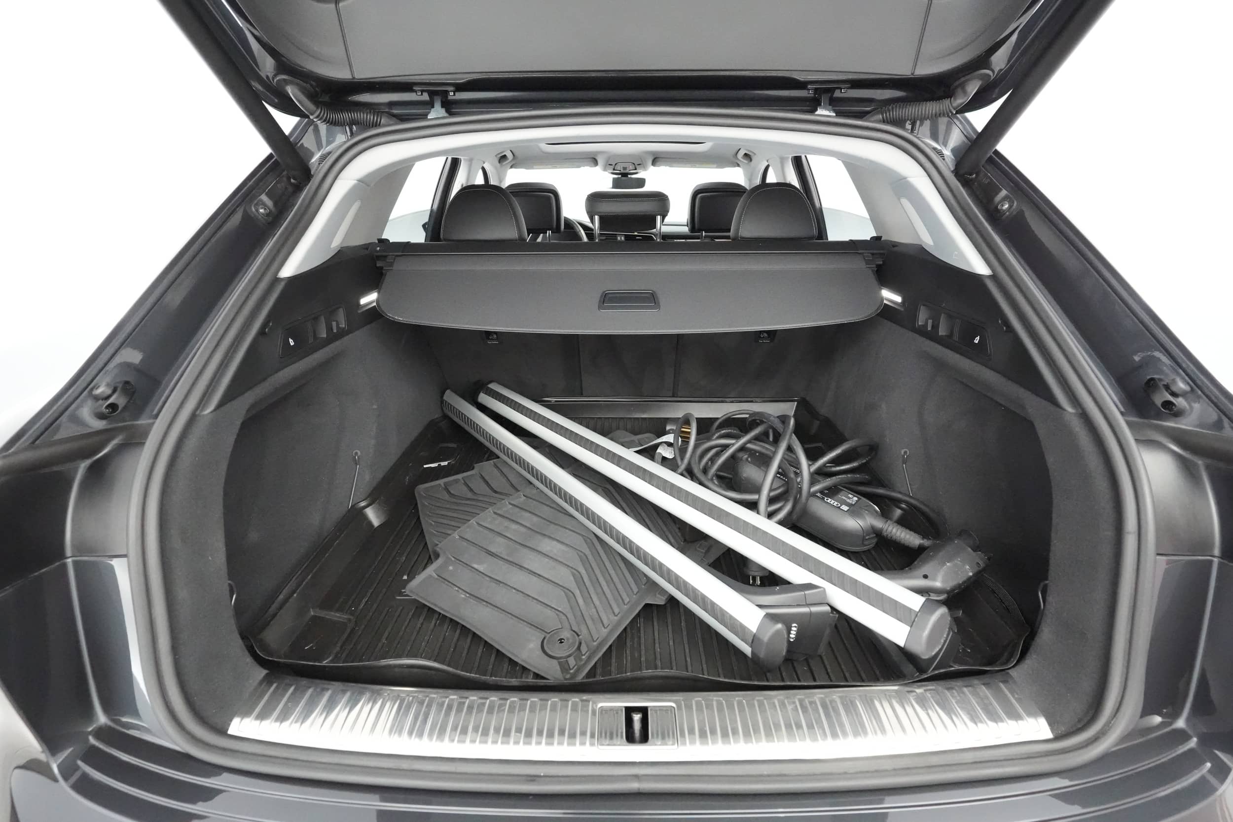 EverCars Co. vehicle image 6 for Audi e-tron -  Prestige on EverCars Co.