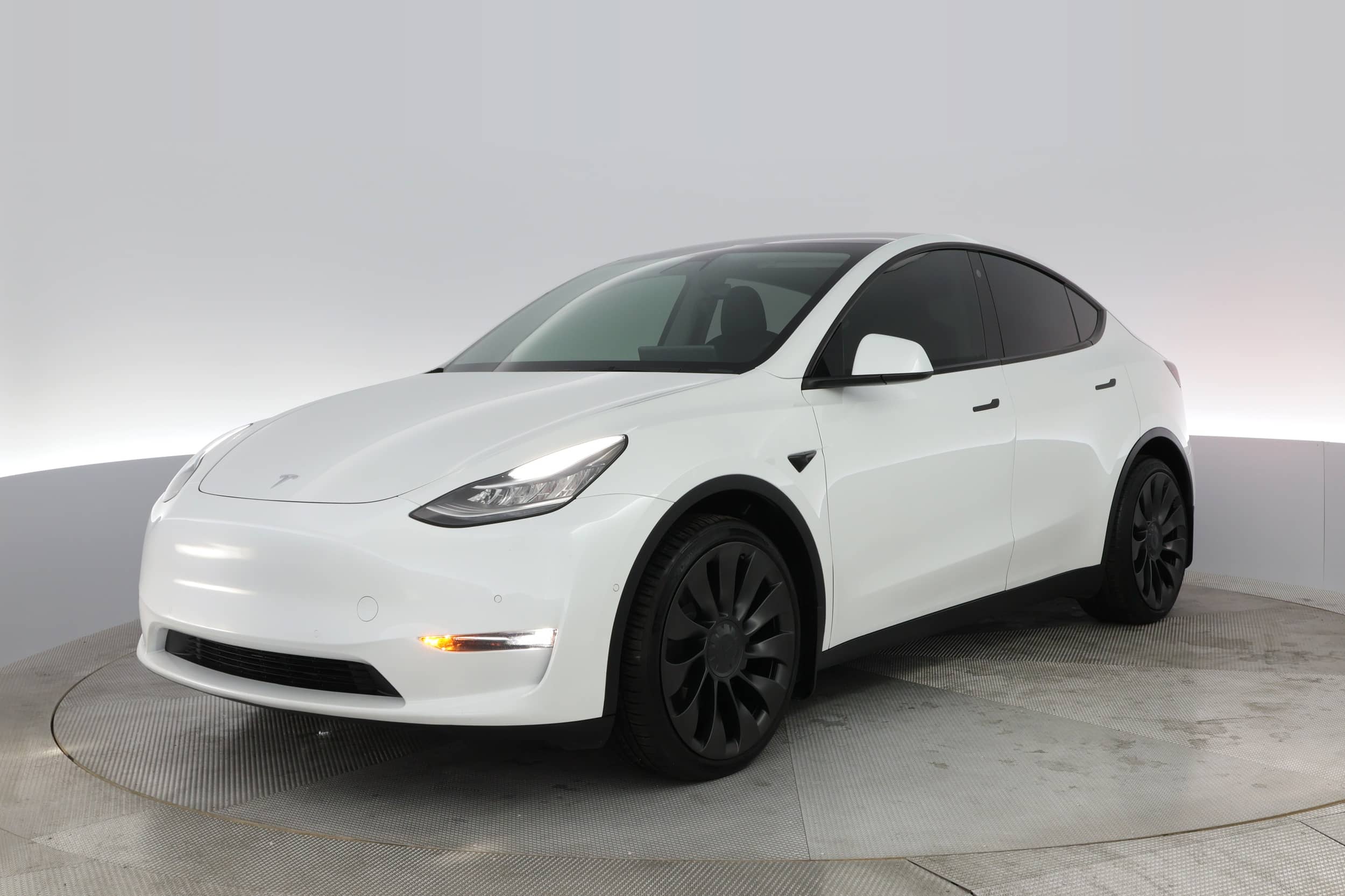 EverCars Co. vehicle image 1 for Tesla Model Y -  Long Range on EverCars Co.