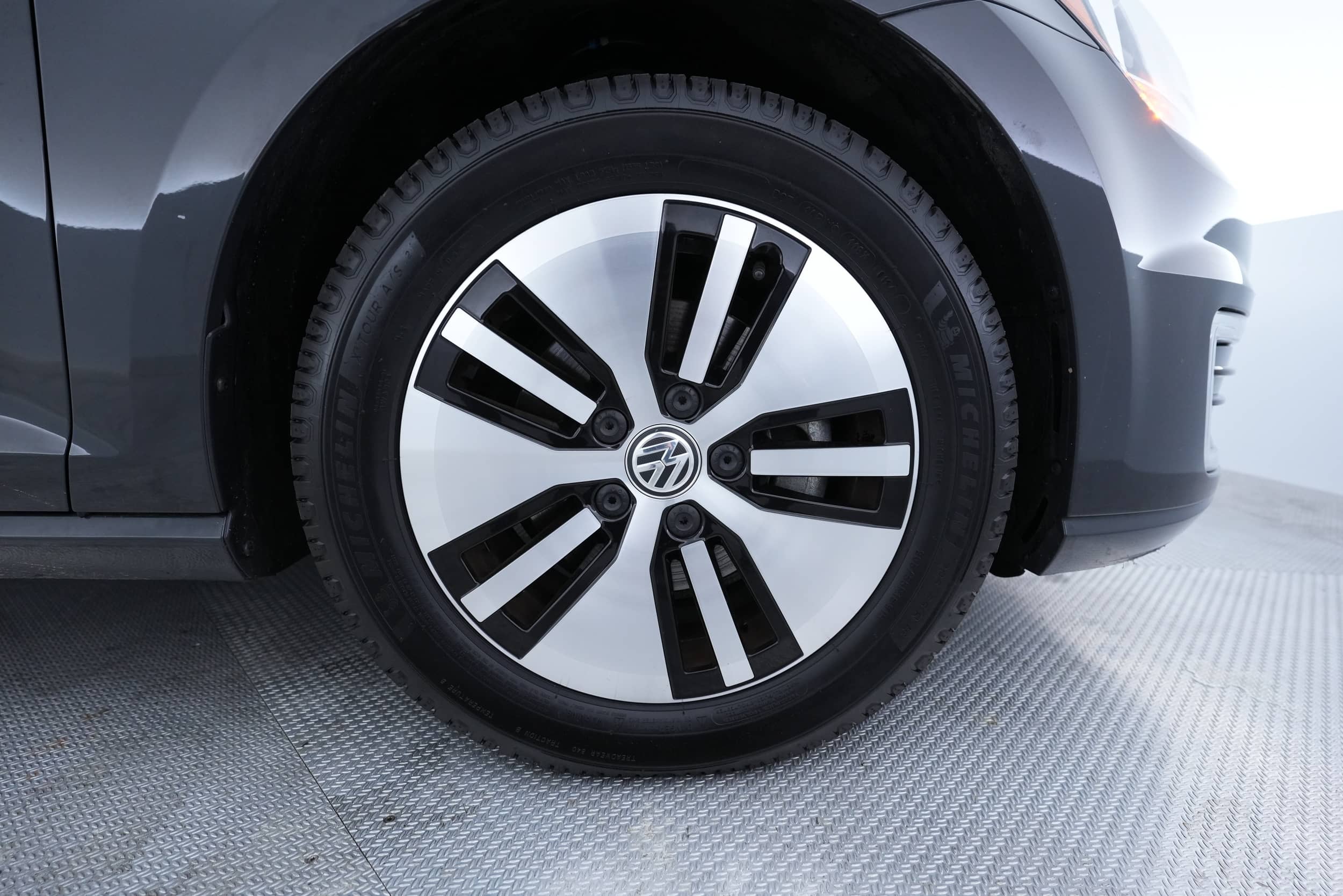 EverCars Co. vehicle image 16 for Volkswagen e-Golf -  SE on EverCars Co.