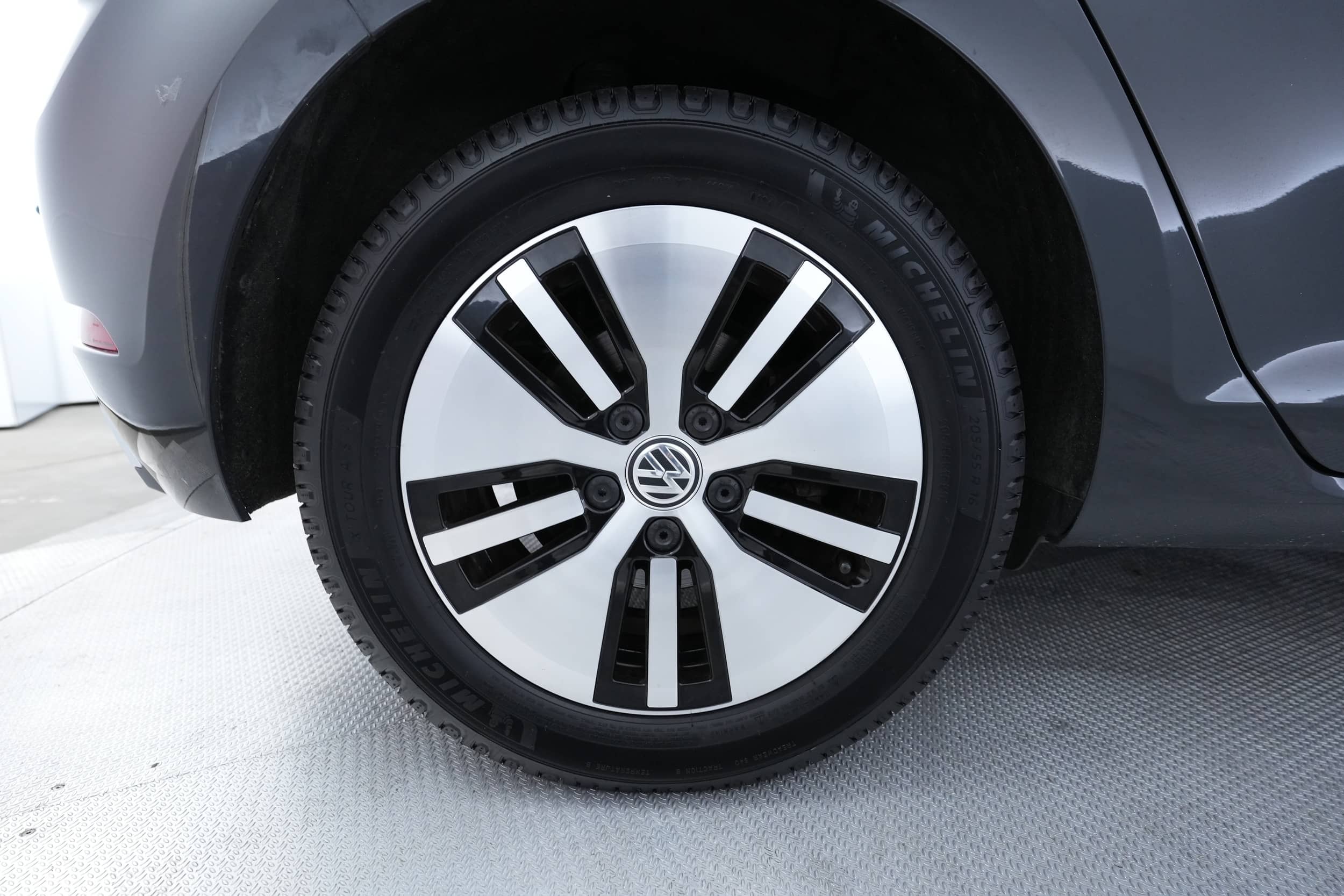 EverCars Co. vehicle image 17 for Volkswagen e-Golf -  SE on EverCars Co.