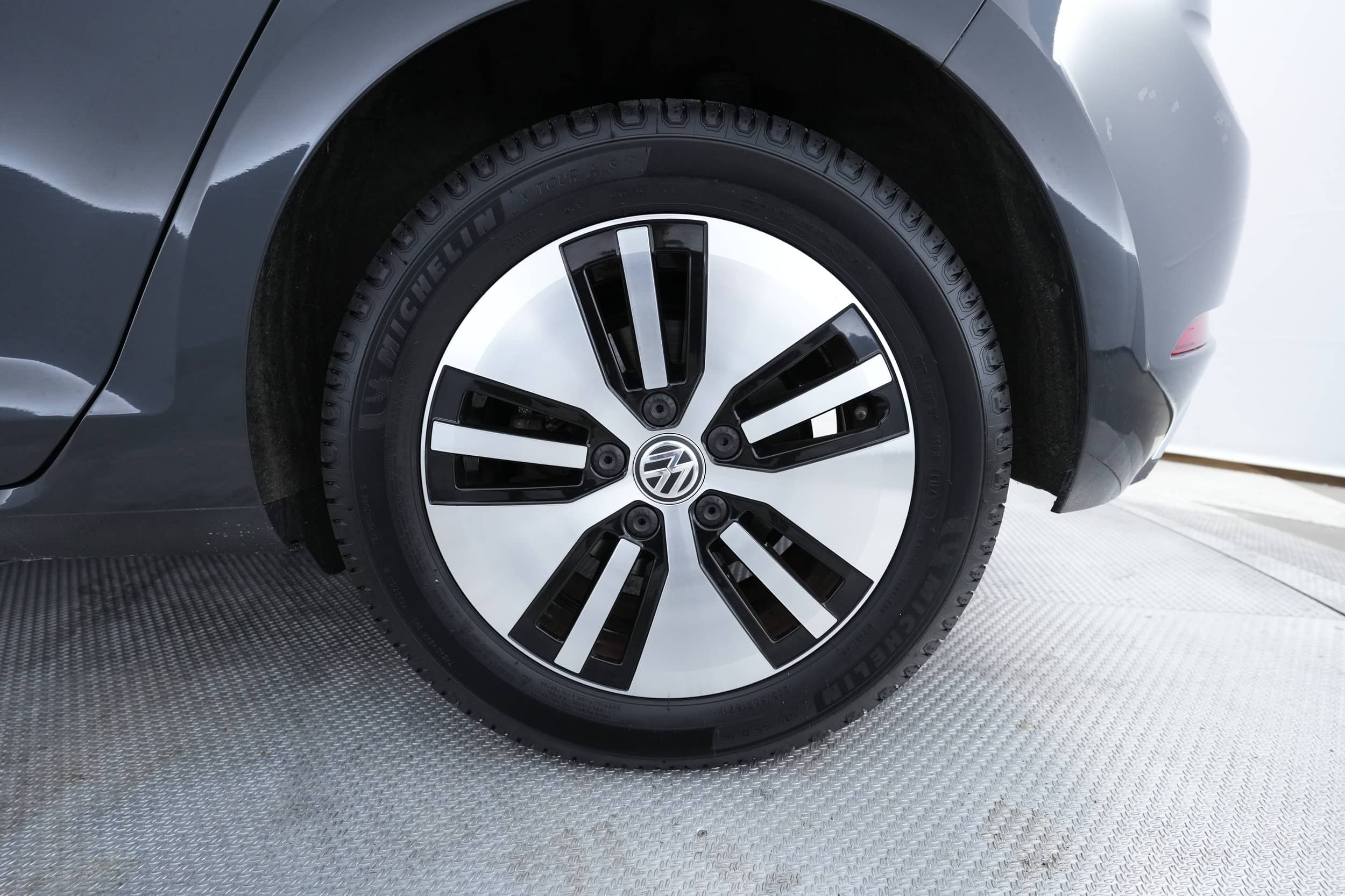 EverCars Co. vehicle image 15 for Volkswagen e-Golf -  SE on EverCars Co.