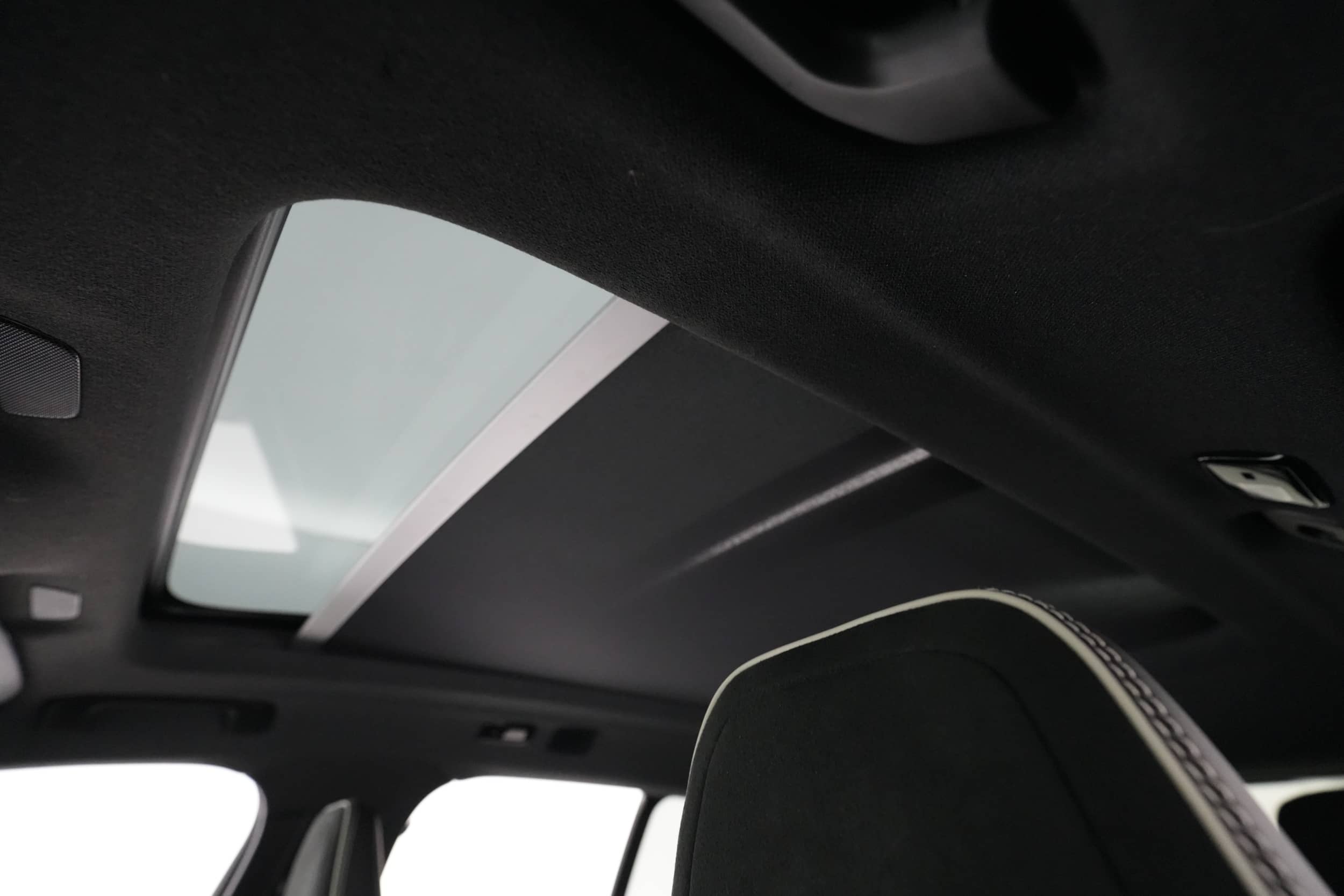 EverCars Co. vehicle image 21 for Volvo XC40 Recharge -  P8 on EverCars Co.