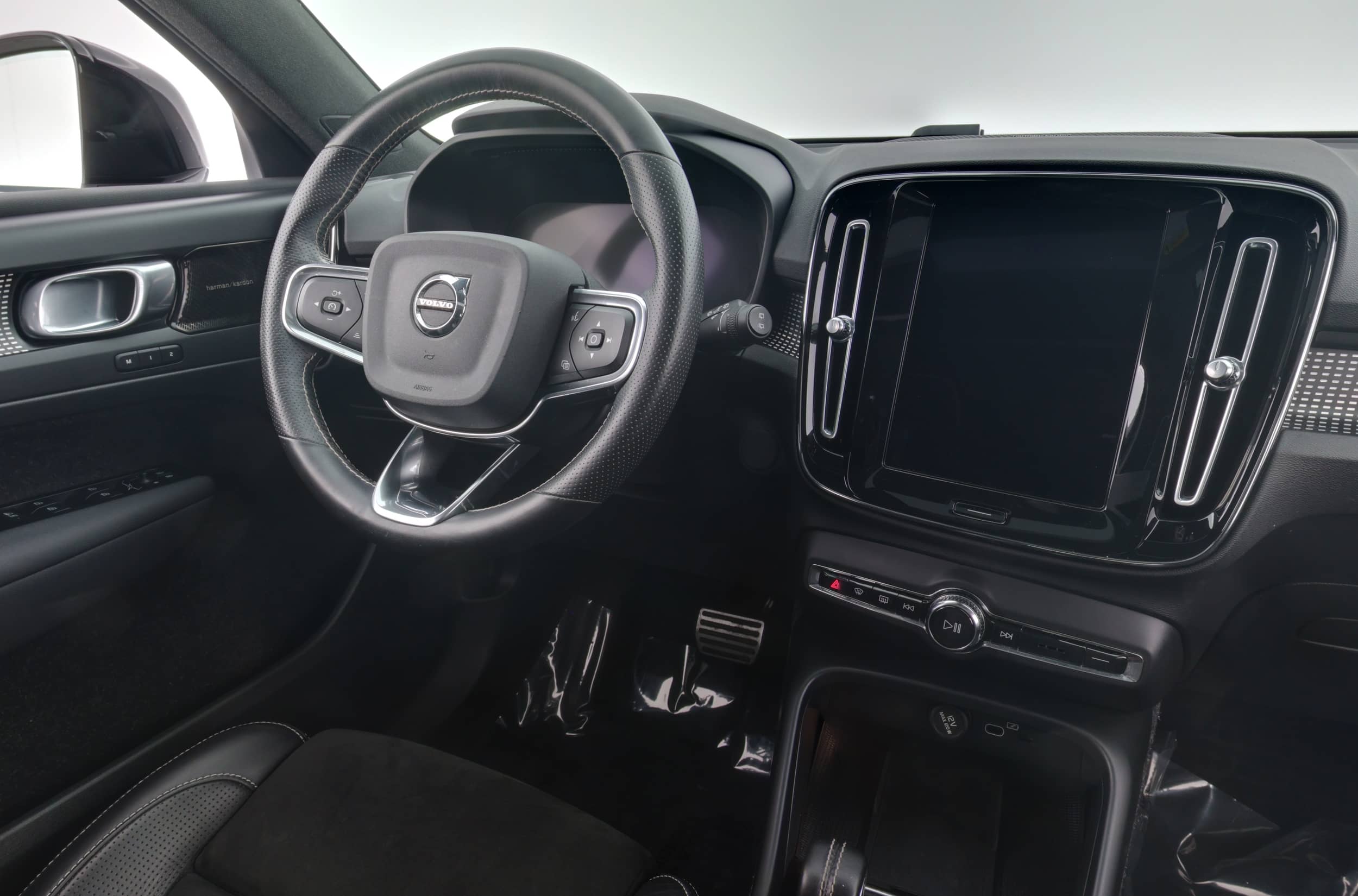 EverCars Co. vehicle image 3 for Volvo XC40 Recharge -  P8 on EverCars Co.