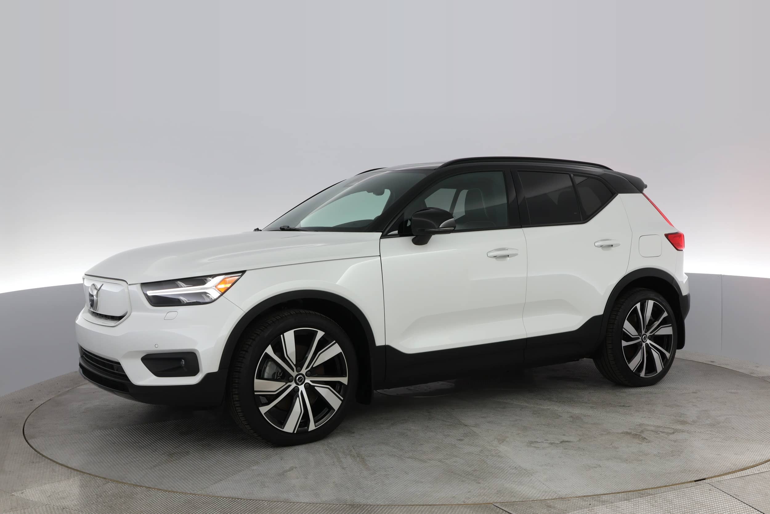 EverCars Co. vehicle image 11 for Volvo XC40 Recharge -  P8 on EverCars Co.