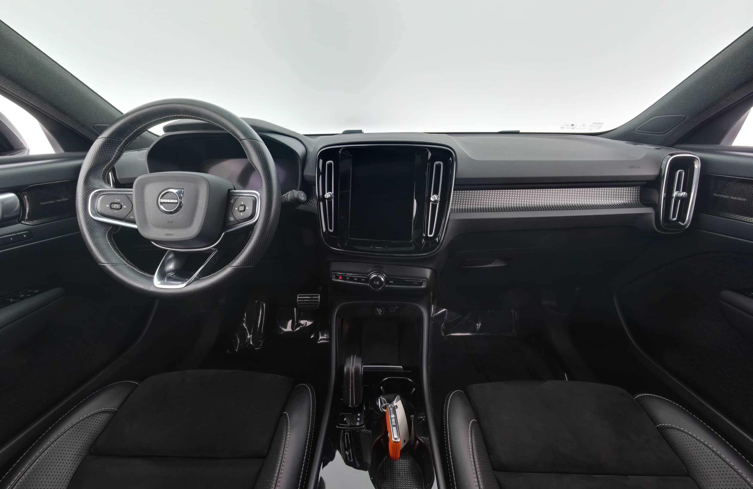 EverCars Co. vehicle image 19 for Volvo XC40 Recharge -  P8 on EverCars Co.