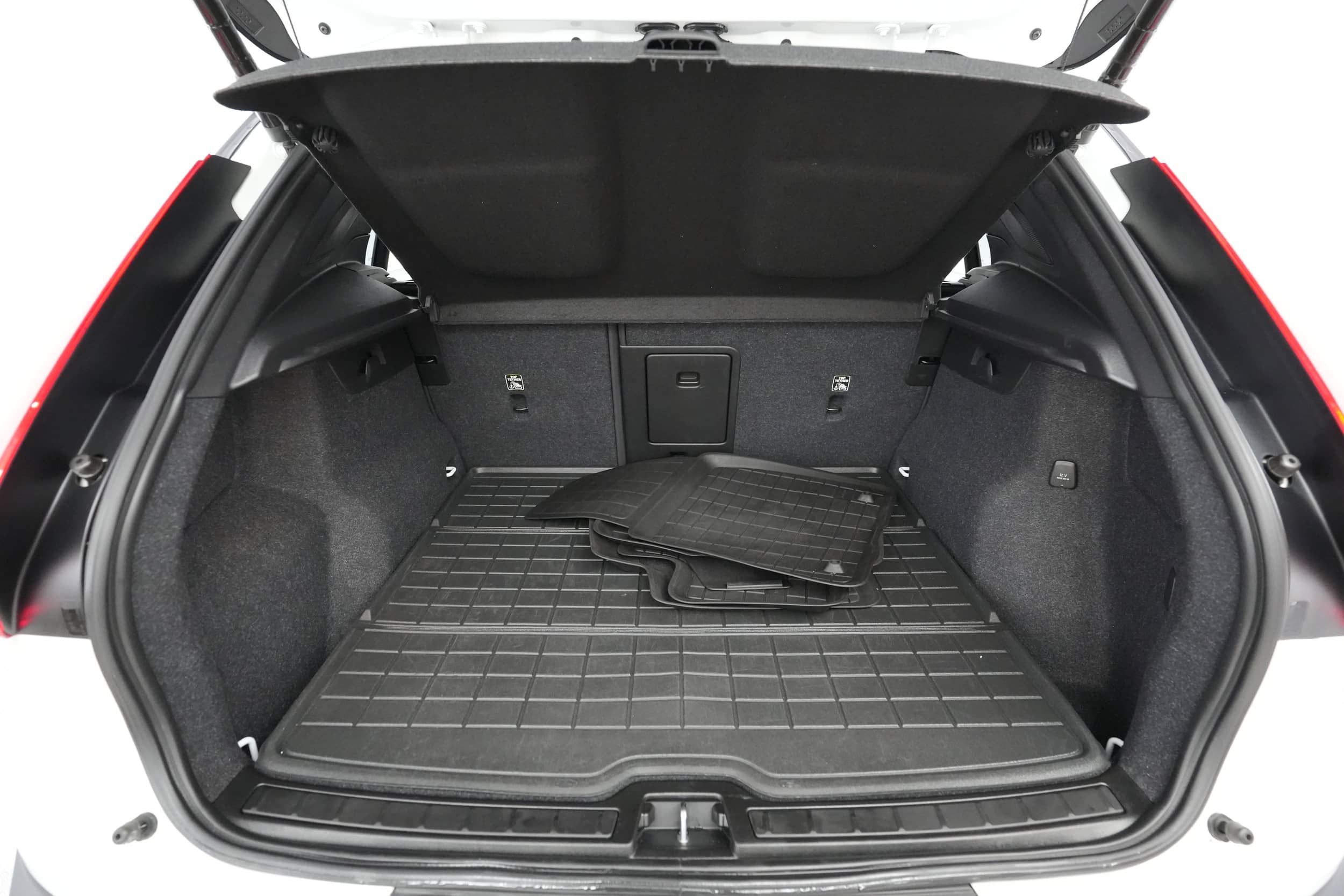EverCars Co. vehicle image 24 for Volvo XC40 Recharge -  P8 on EverCars Co.