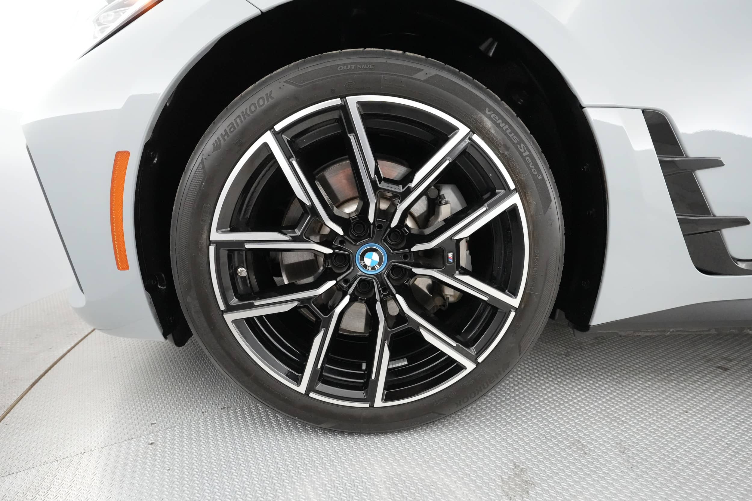 EverCars Co. vehicle image 11 for BMW i4 -  eDrive35 on EverCars Co.